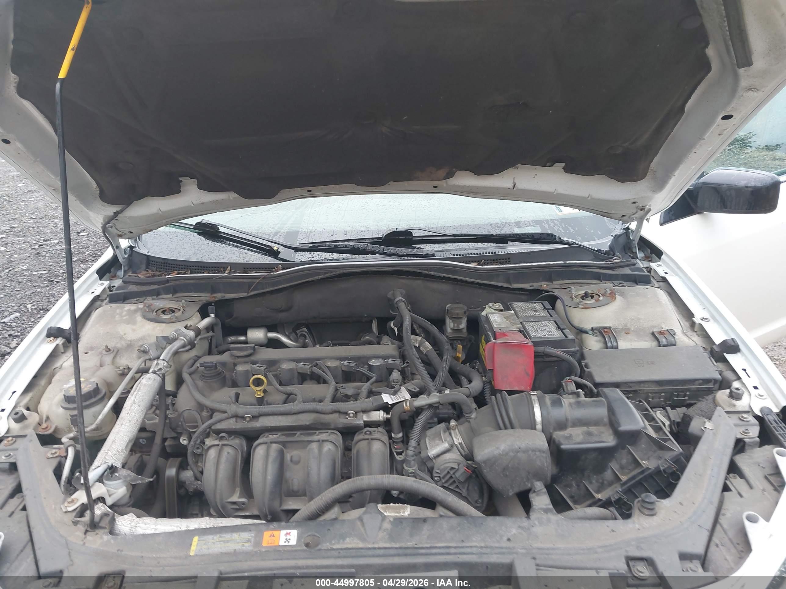 FORD FUSION image 10