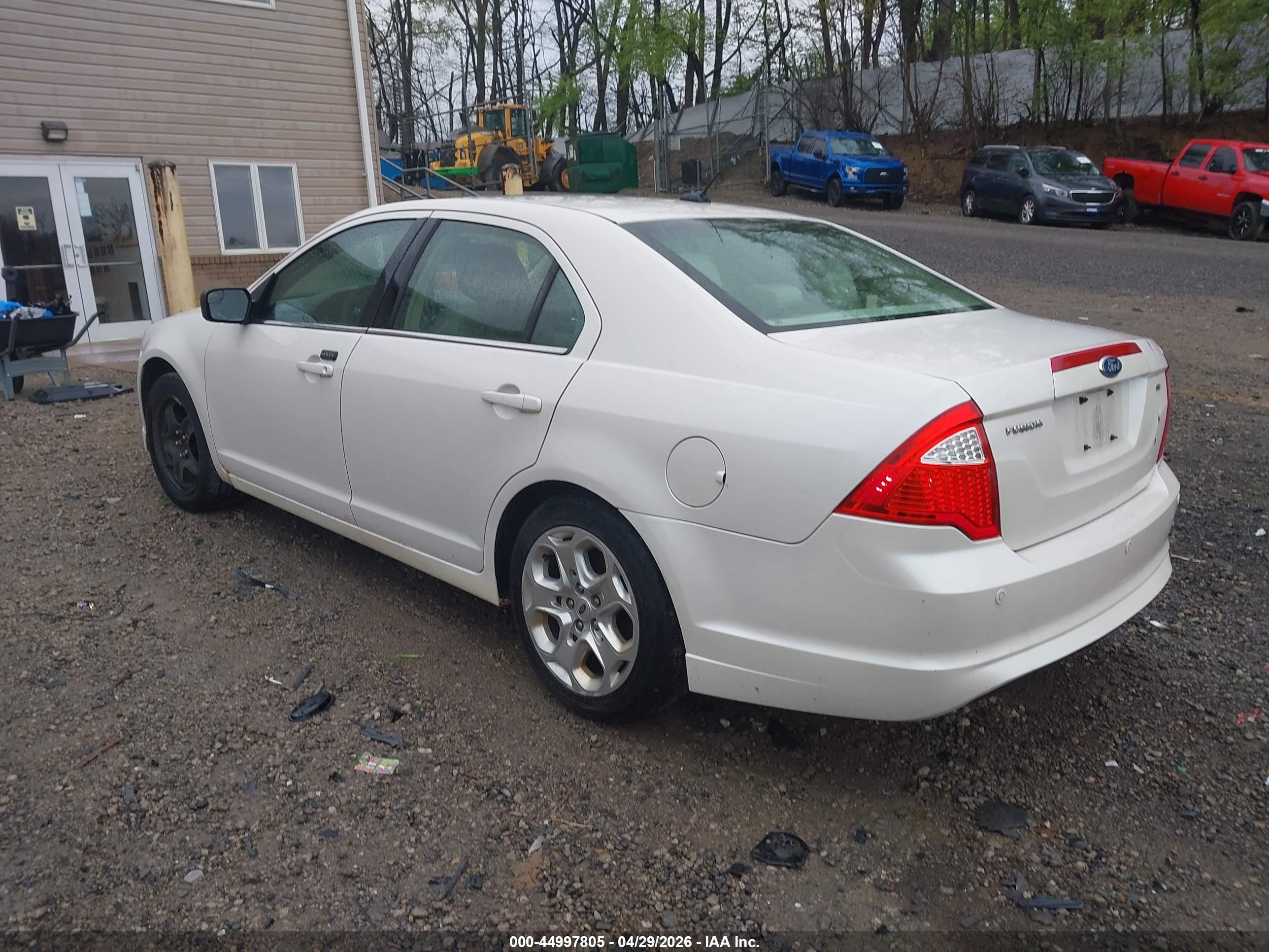 FORD FUSION image 3