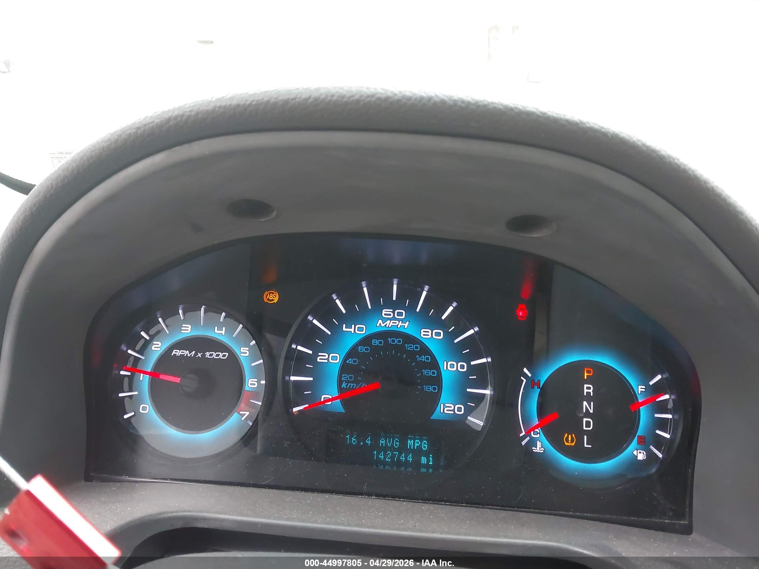 FORD FUSION image 7