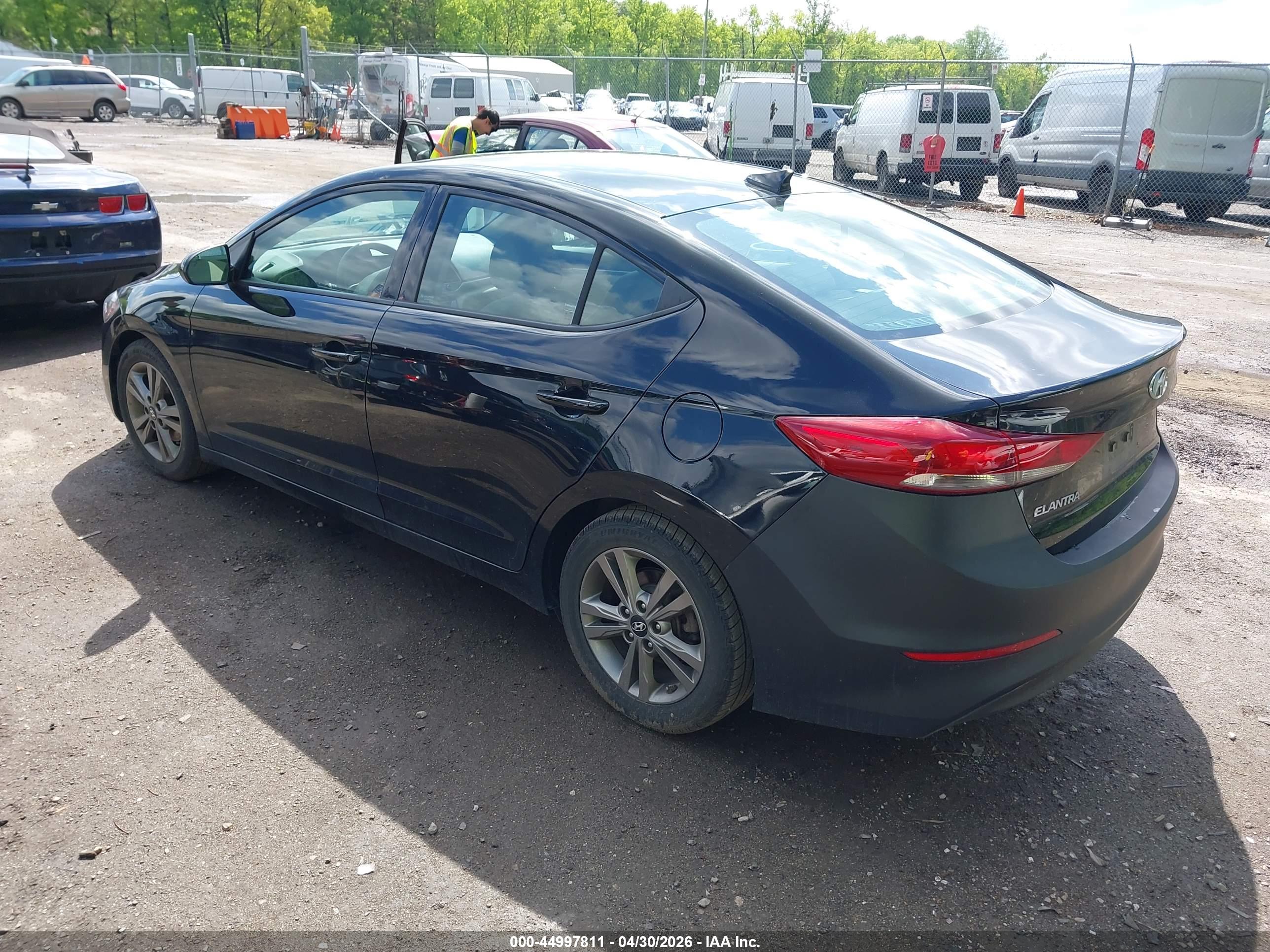 HYUNDAI ELANTRA image 3