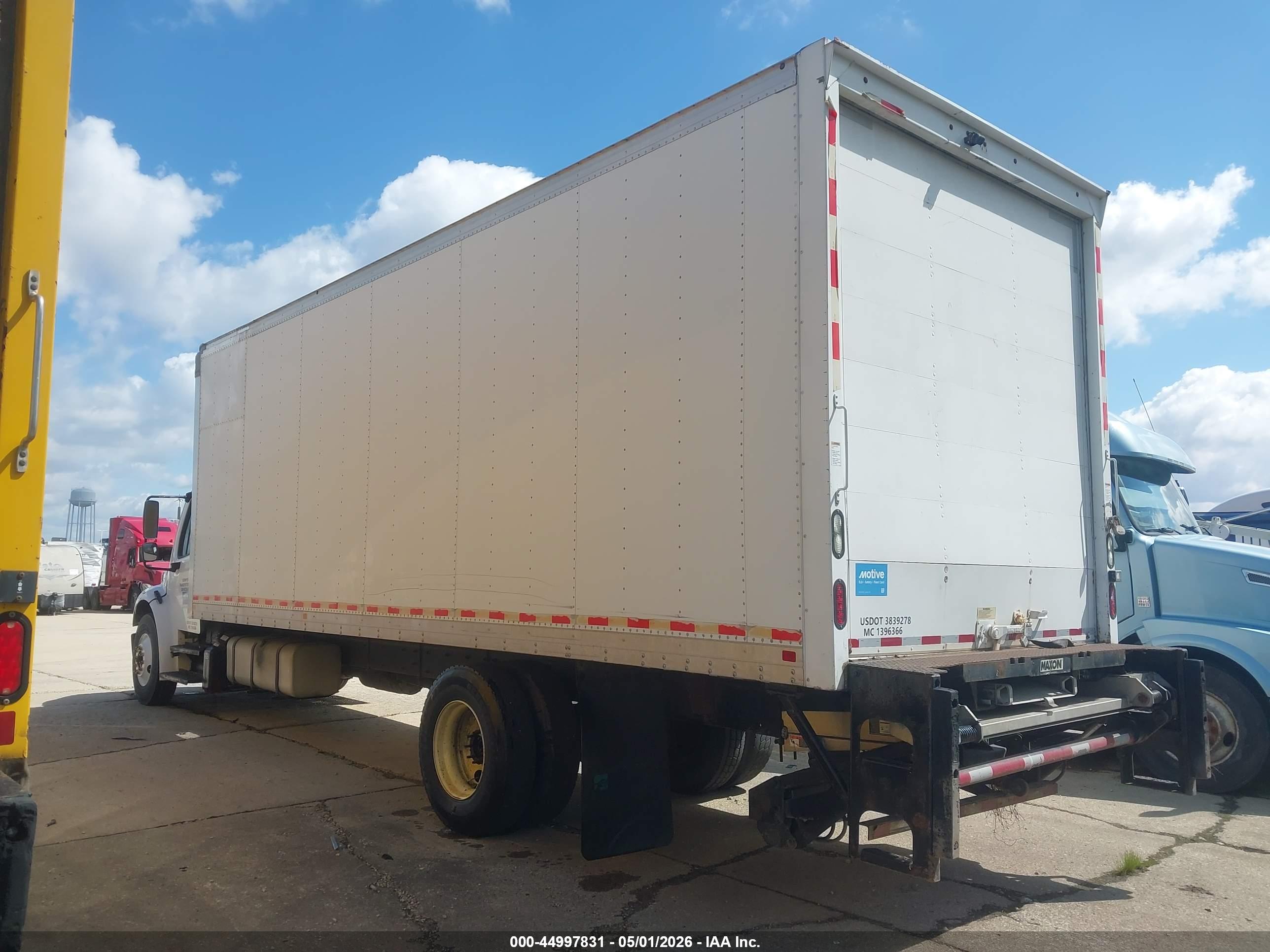 FREIGHTLINER M2 image 3
