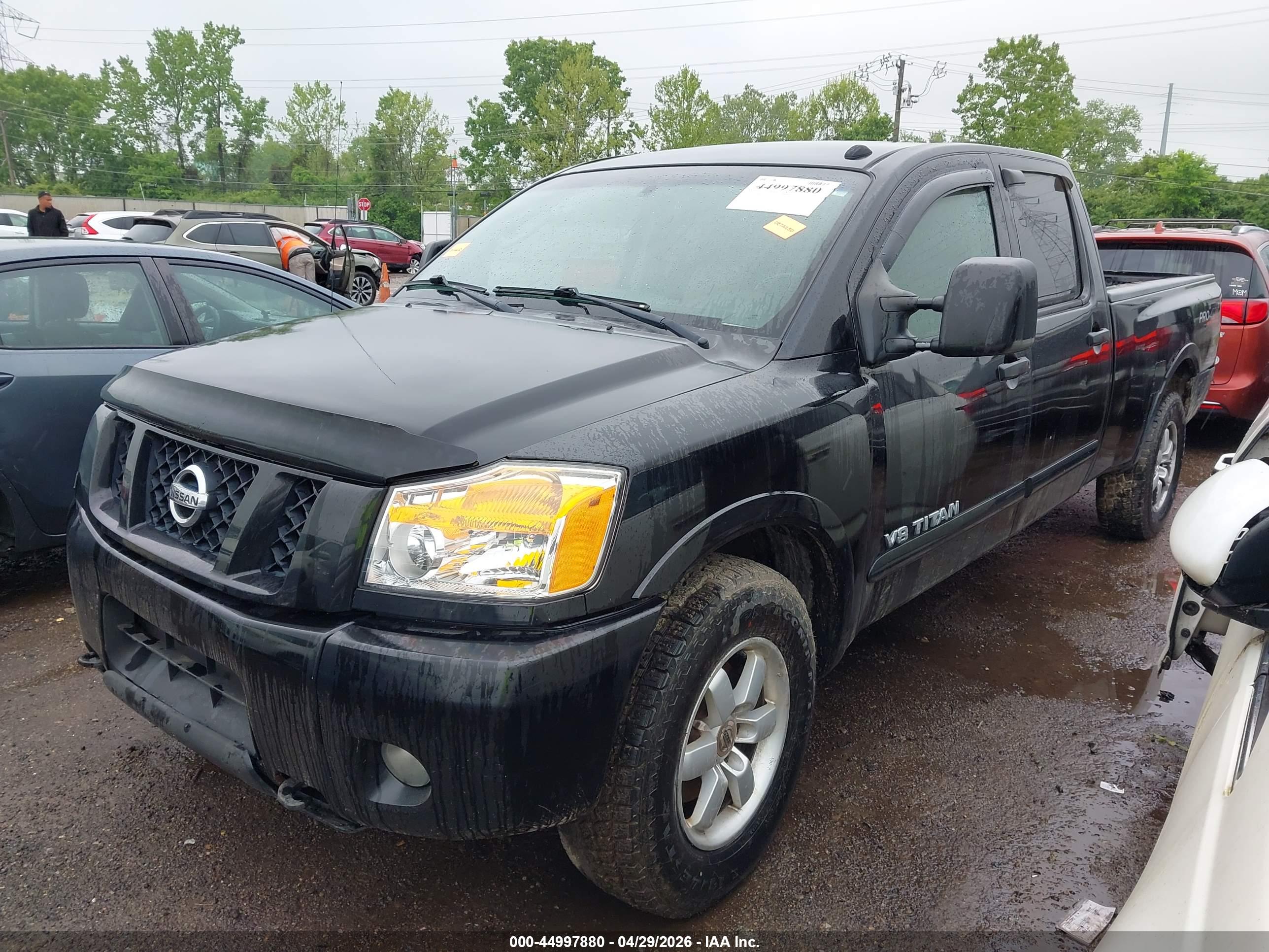 NISSAN TITAN image 2