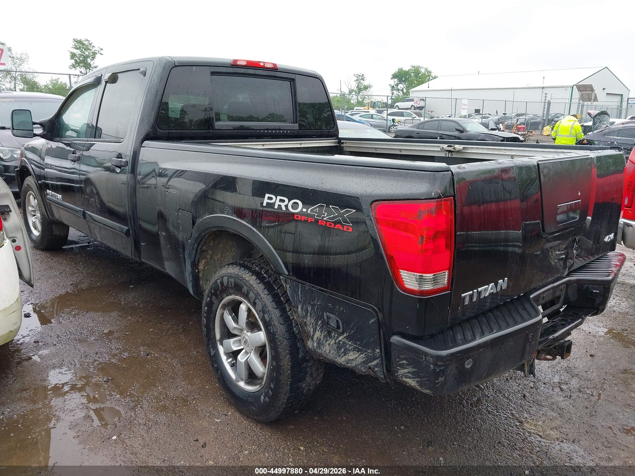 NISSAN TITAN image 3