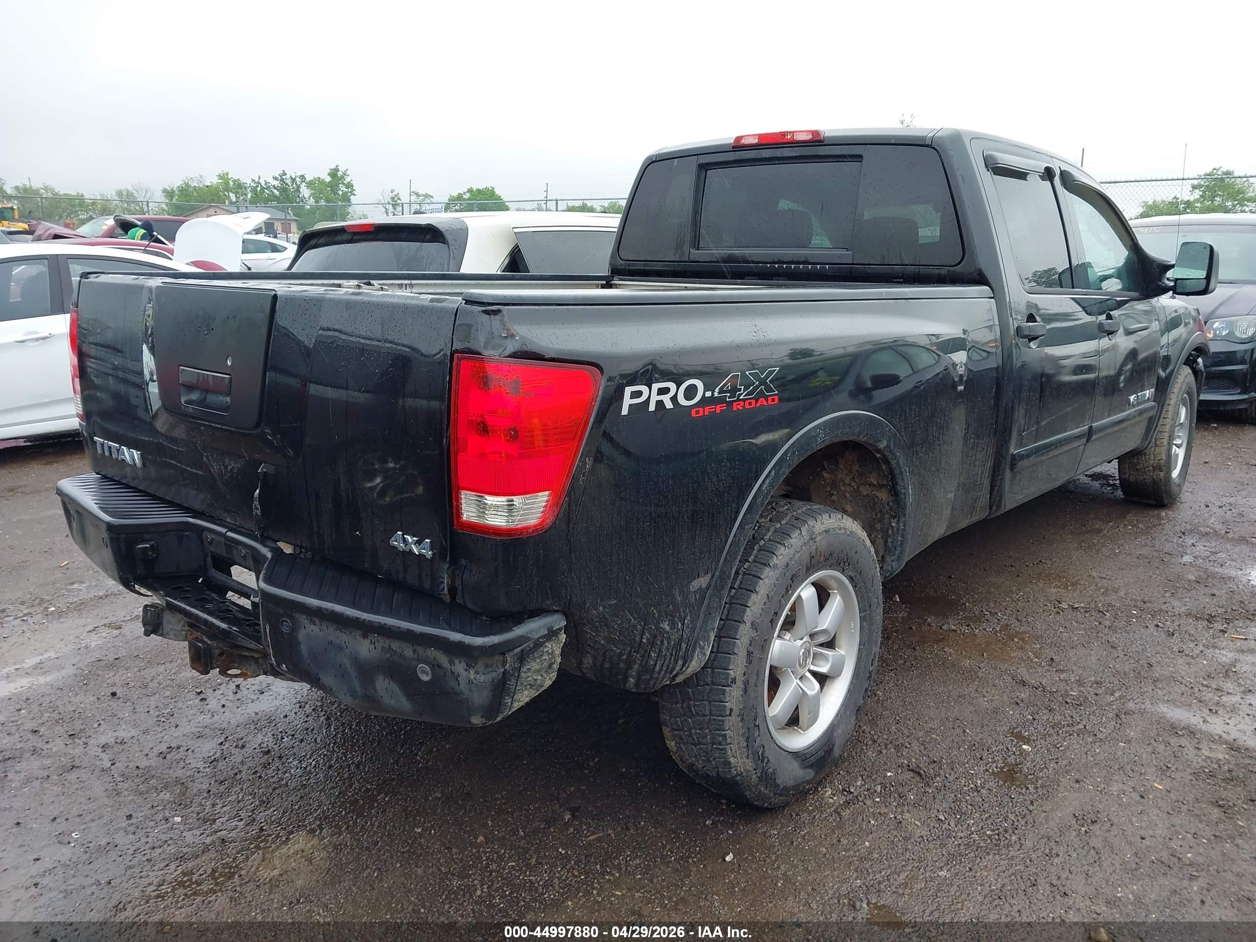 NISSAN TITAN image 4