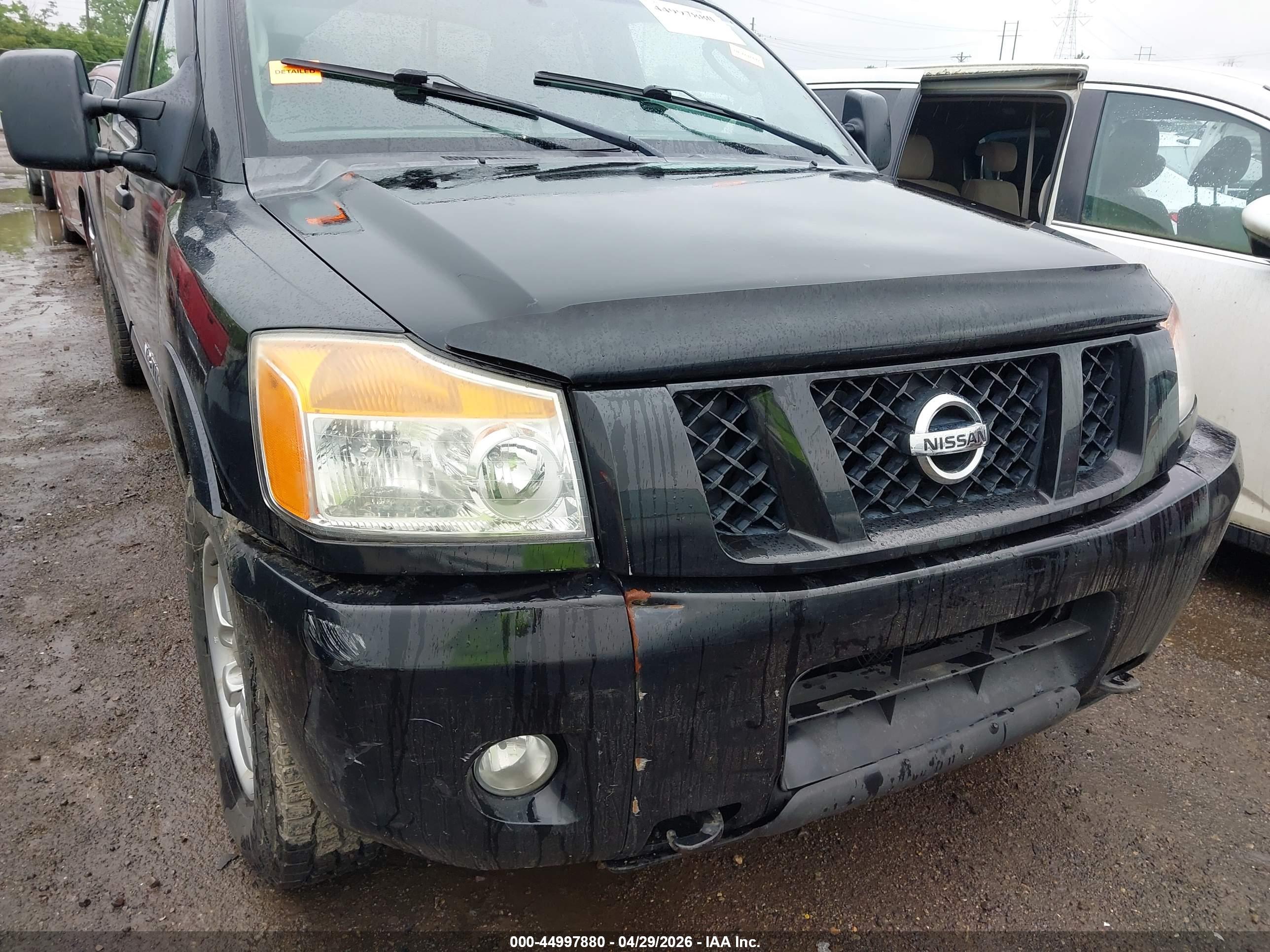 NISSAN TITAN image 6