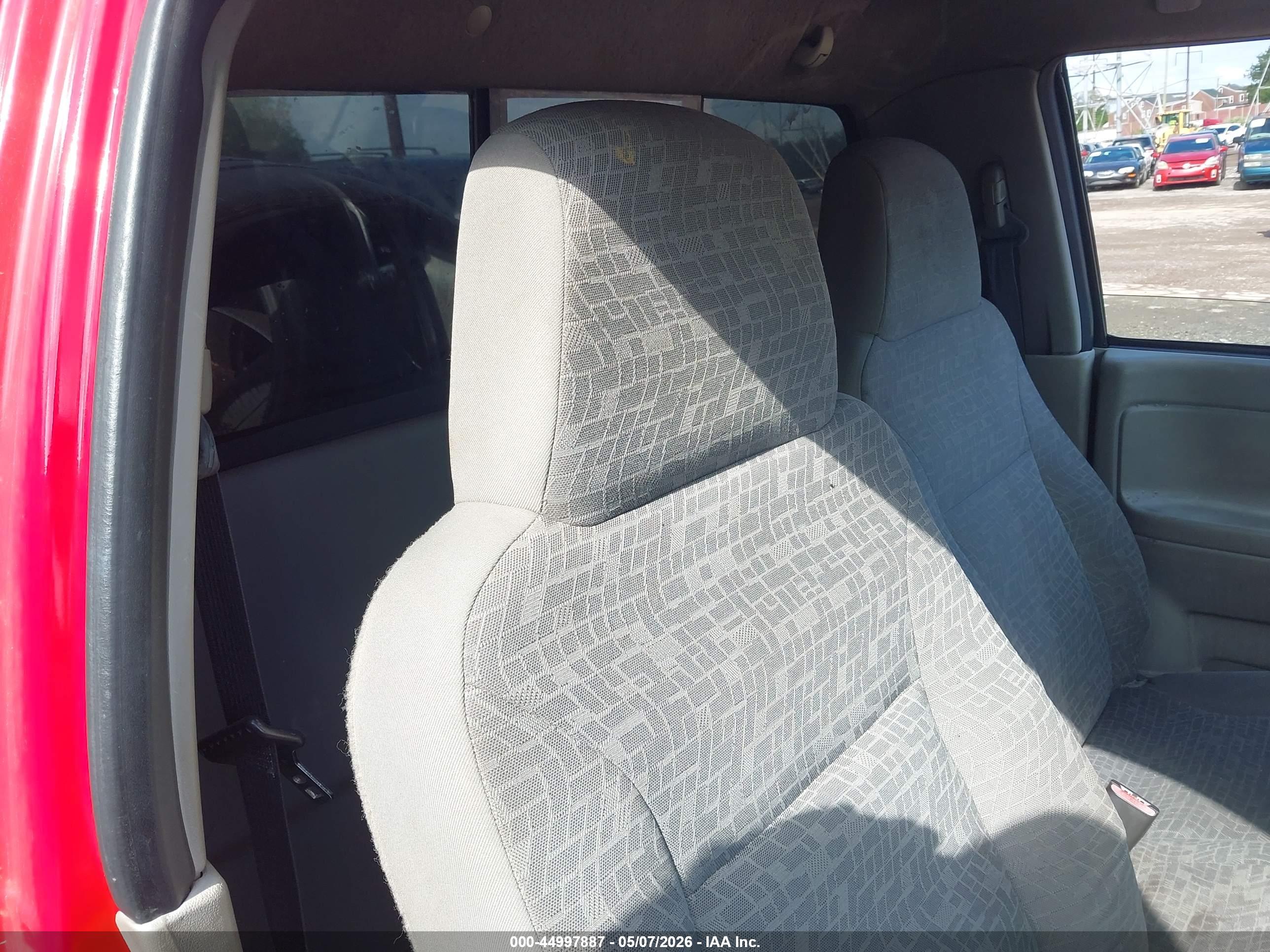 CHEVROLET COLORADO image 8