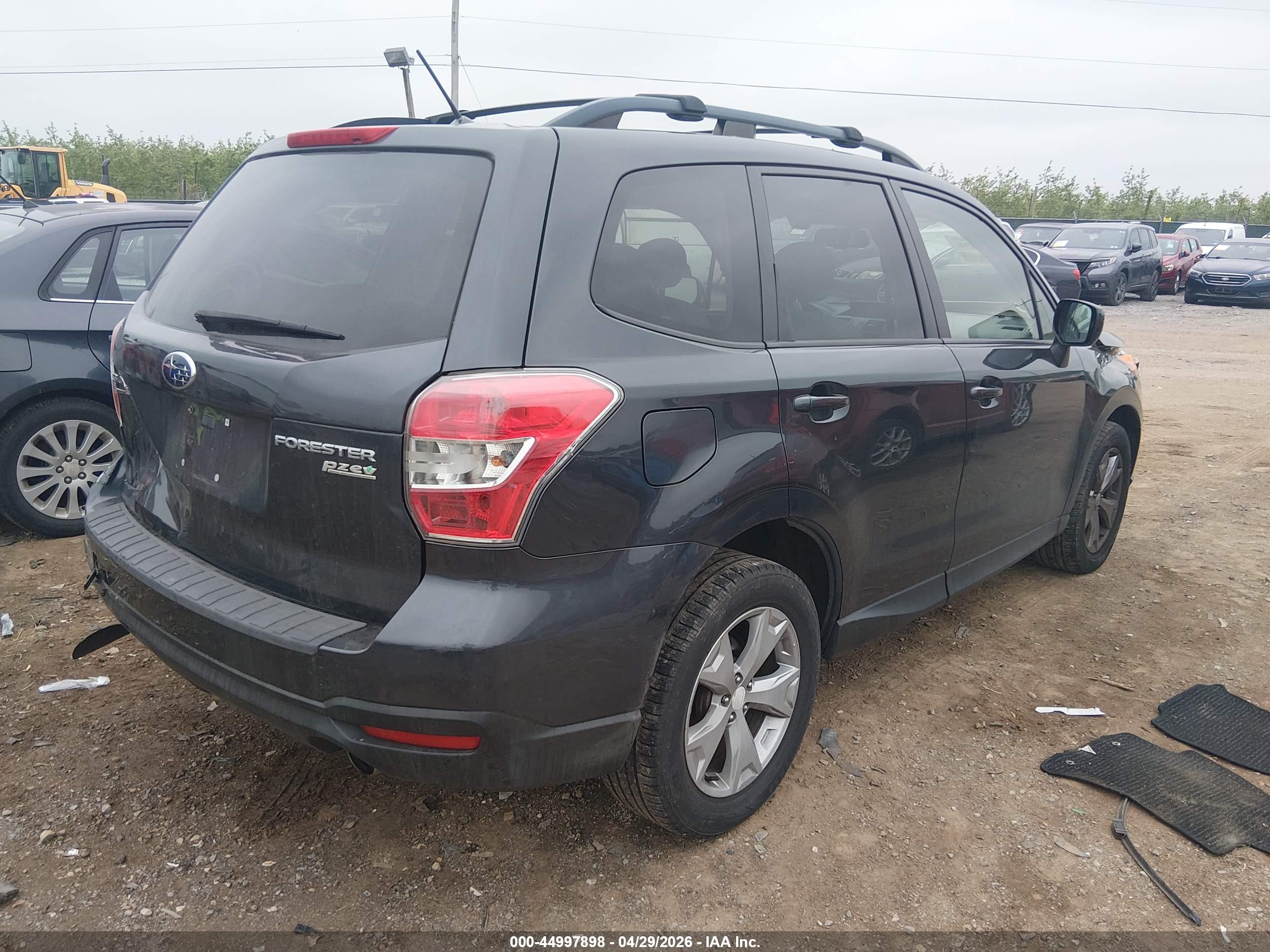 SUBARU FORESTER image 4