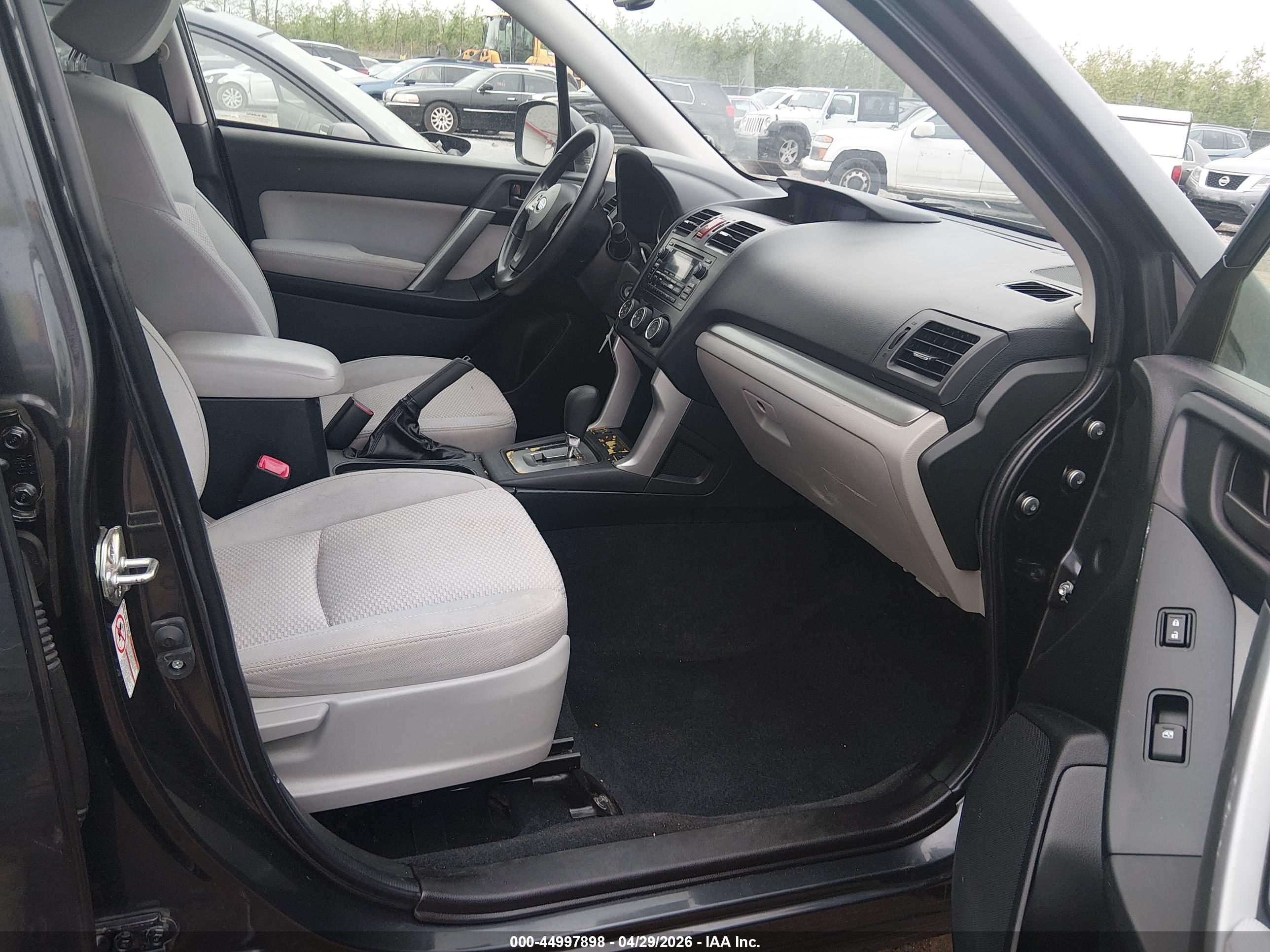 SUBARU FORESTER image 5