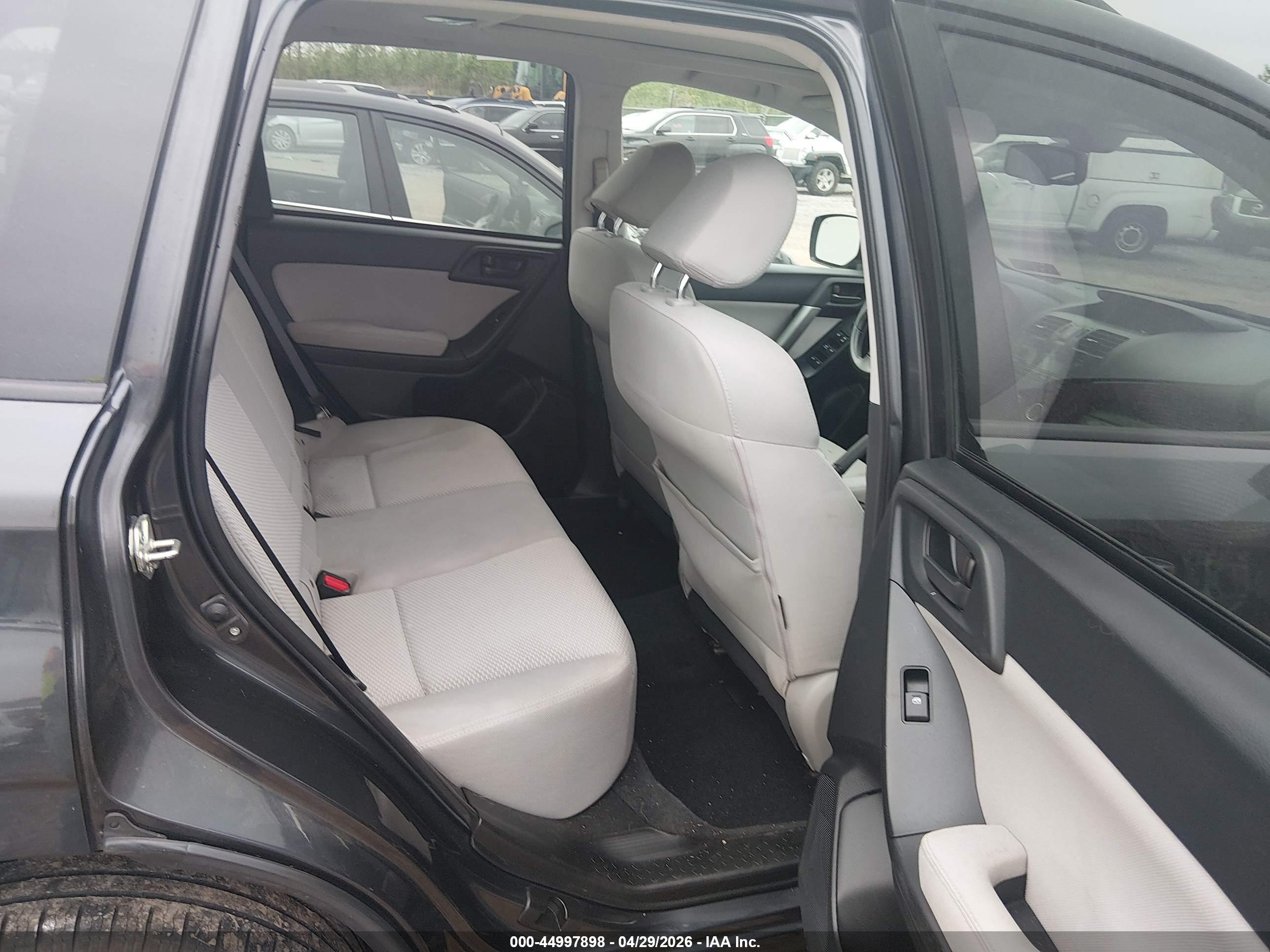 SUBARU FORESTER image 8