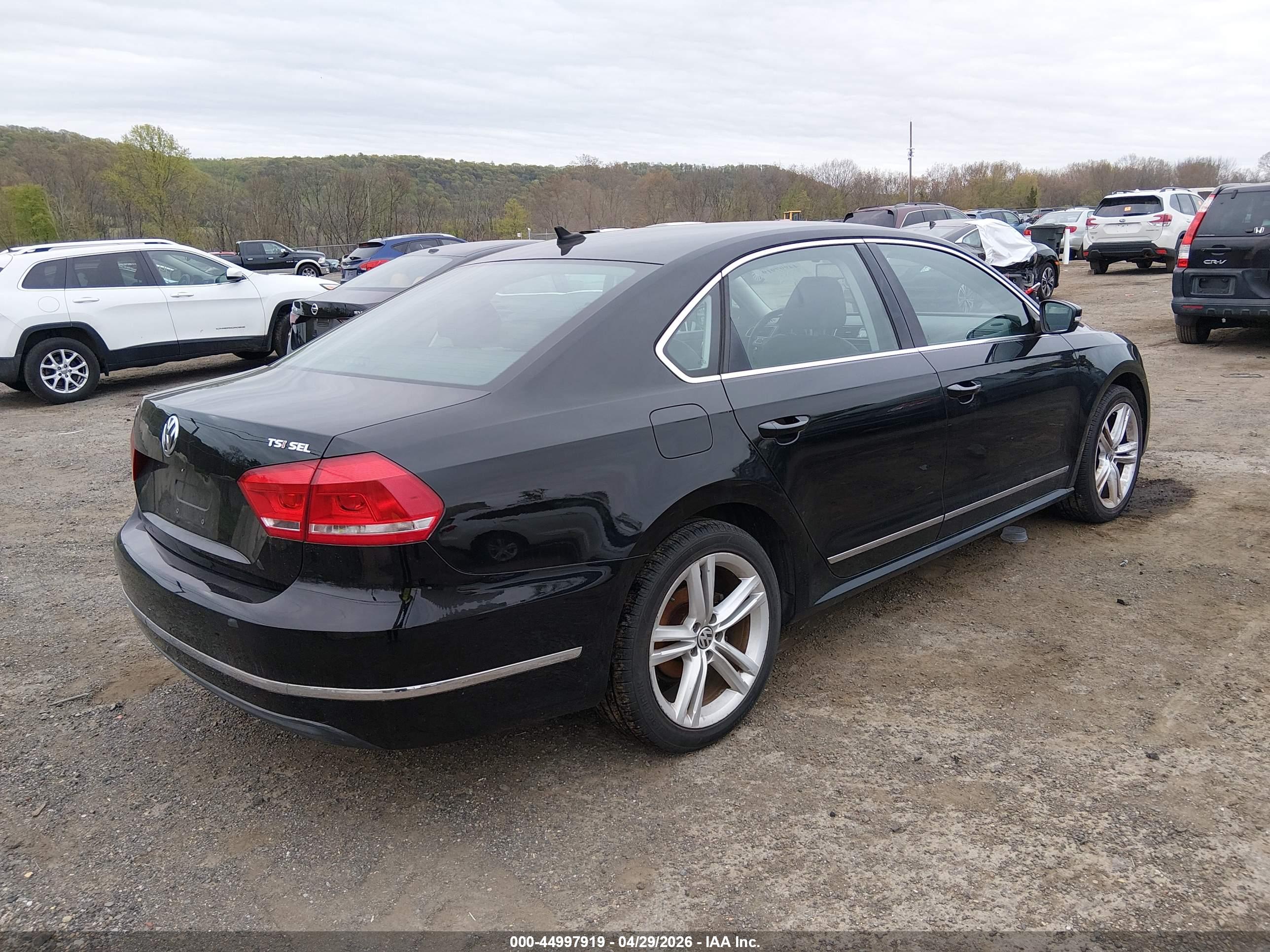 VOLKSWAGEN PASSAT image 4