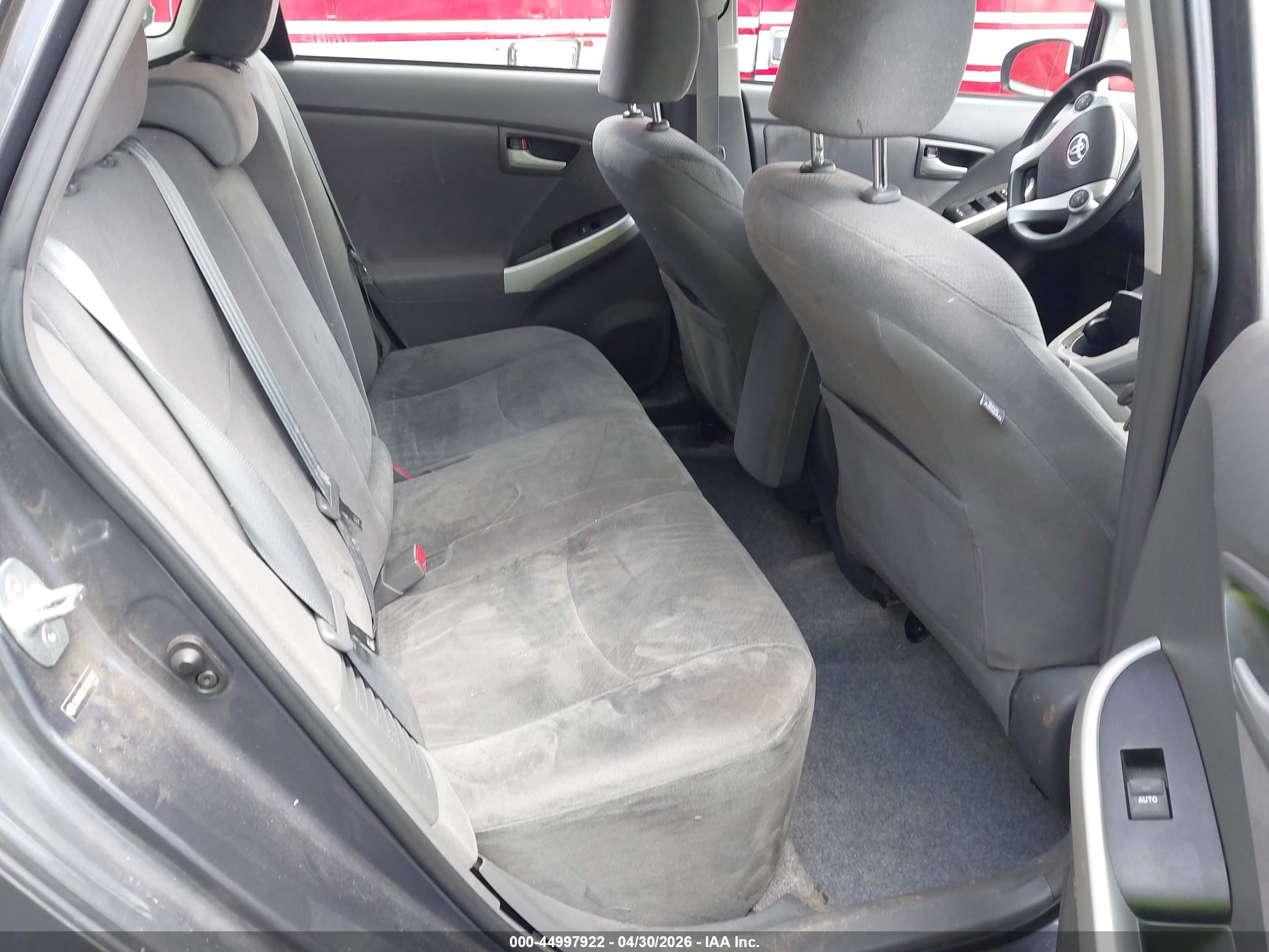 TOYOTA PRIUS image 8