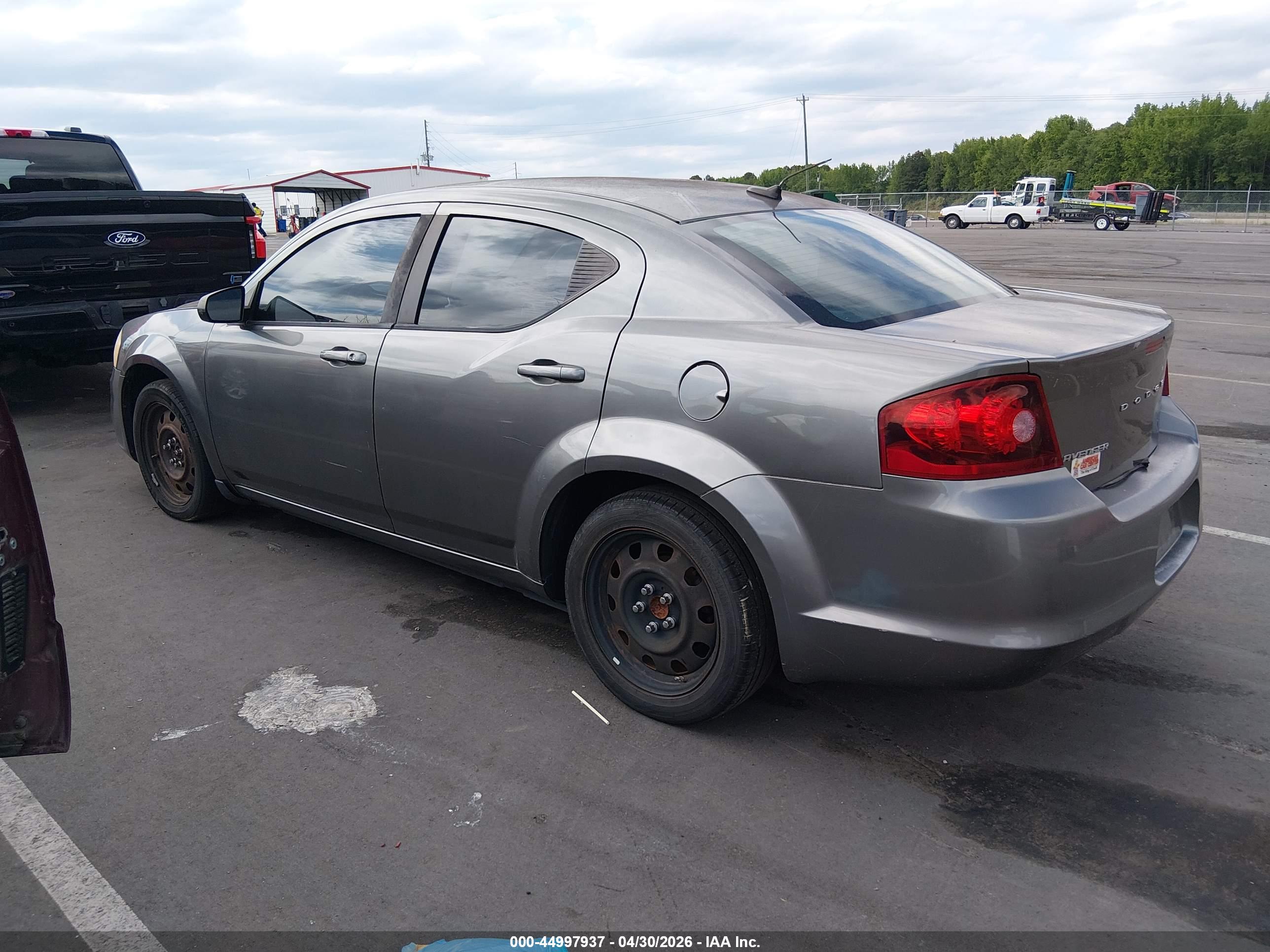 DODGE AVENGER image 3