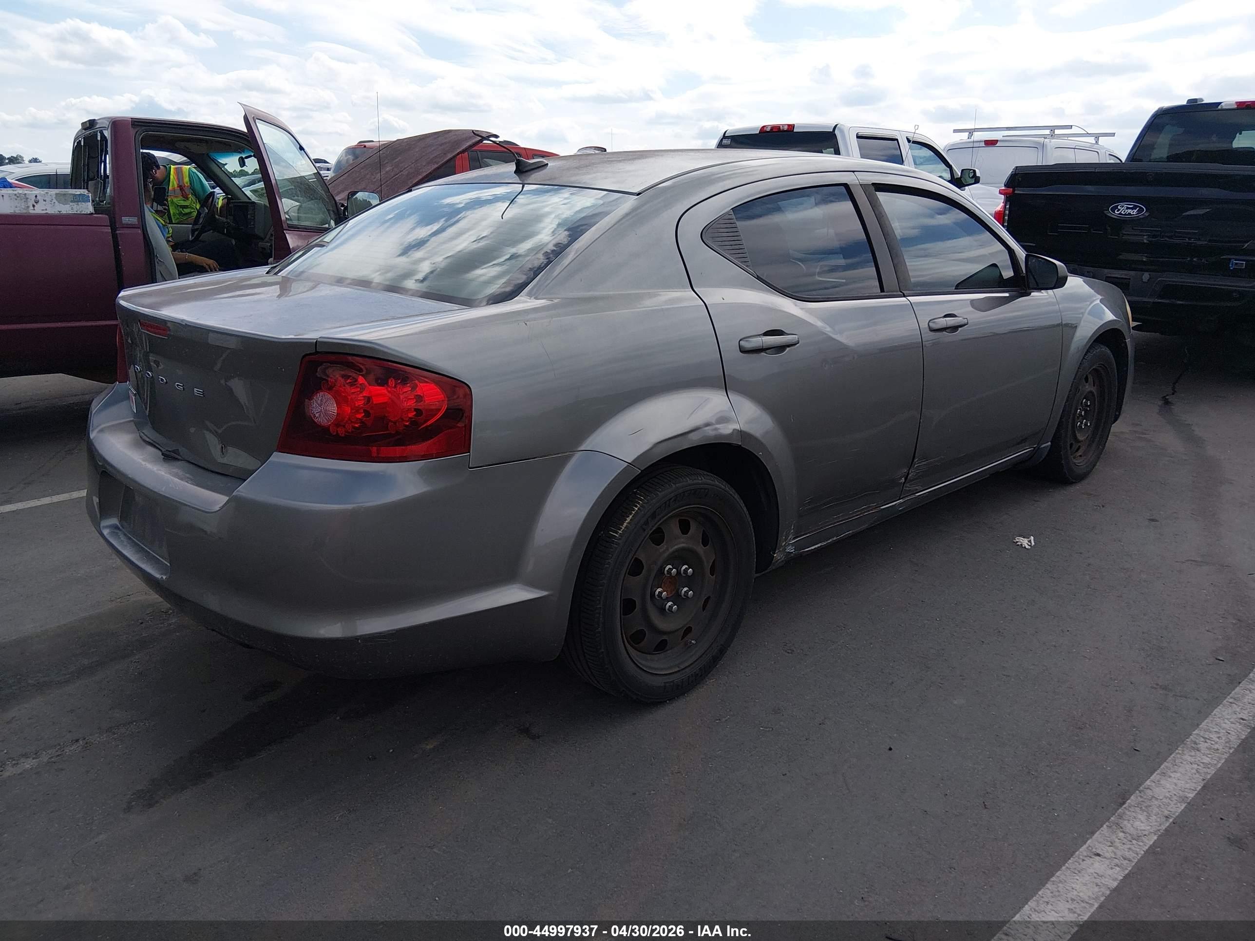 DODGE AVENGER image 4