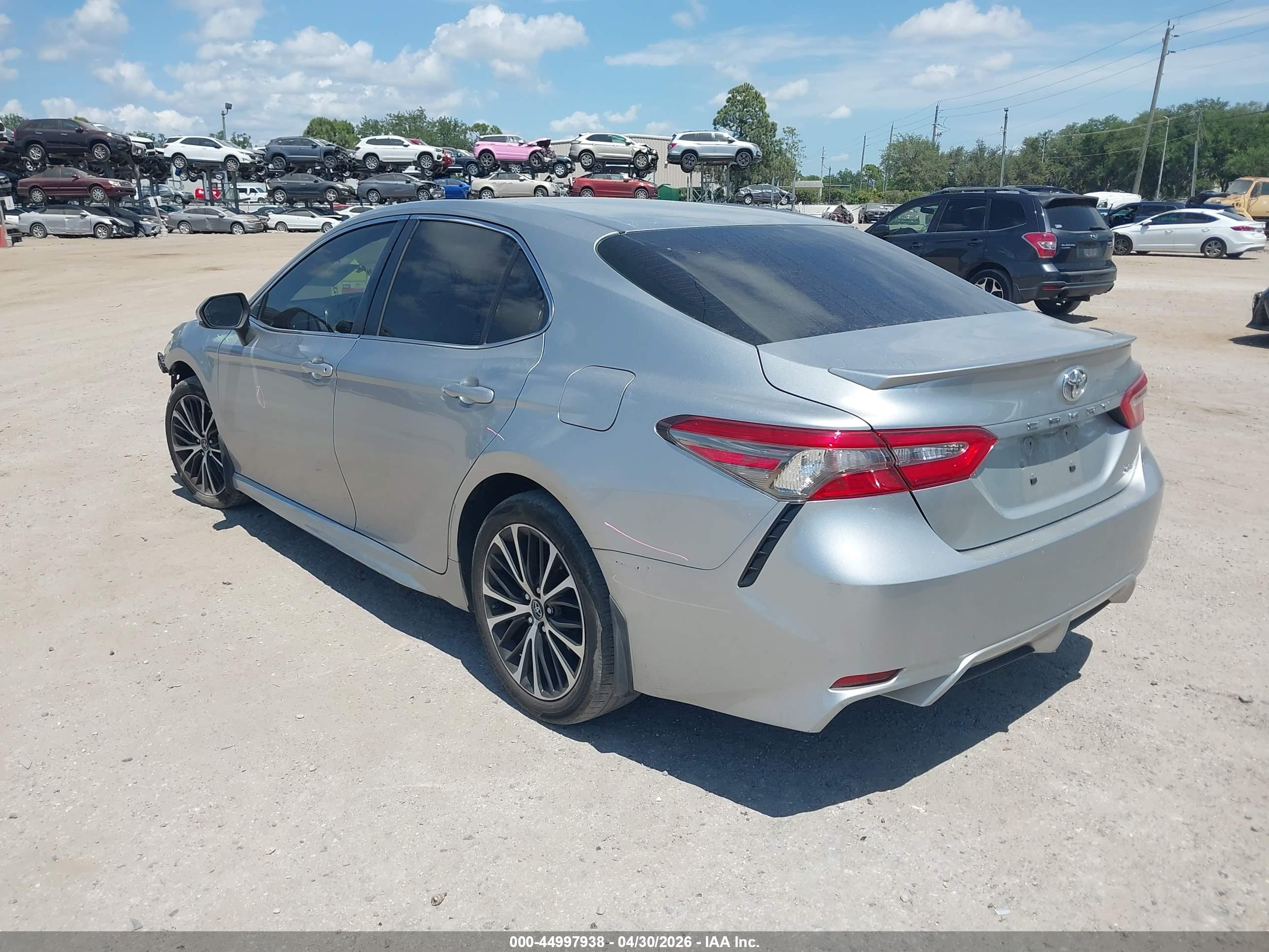 TOYOTA CAMRY image 3