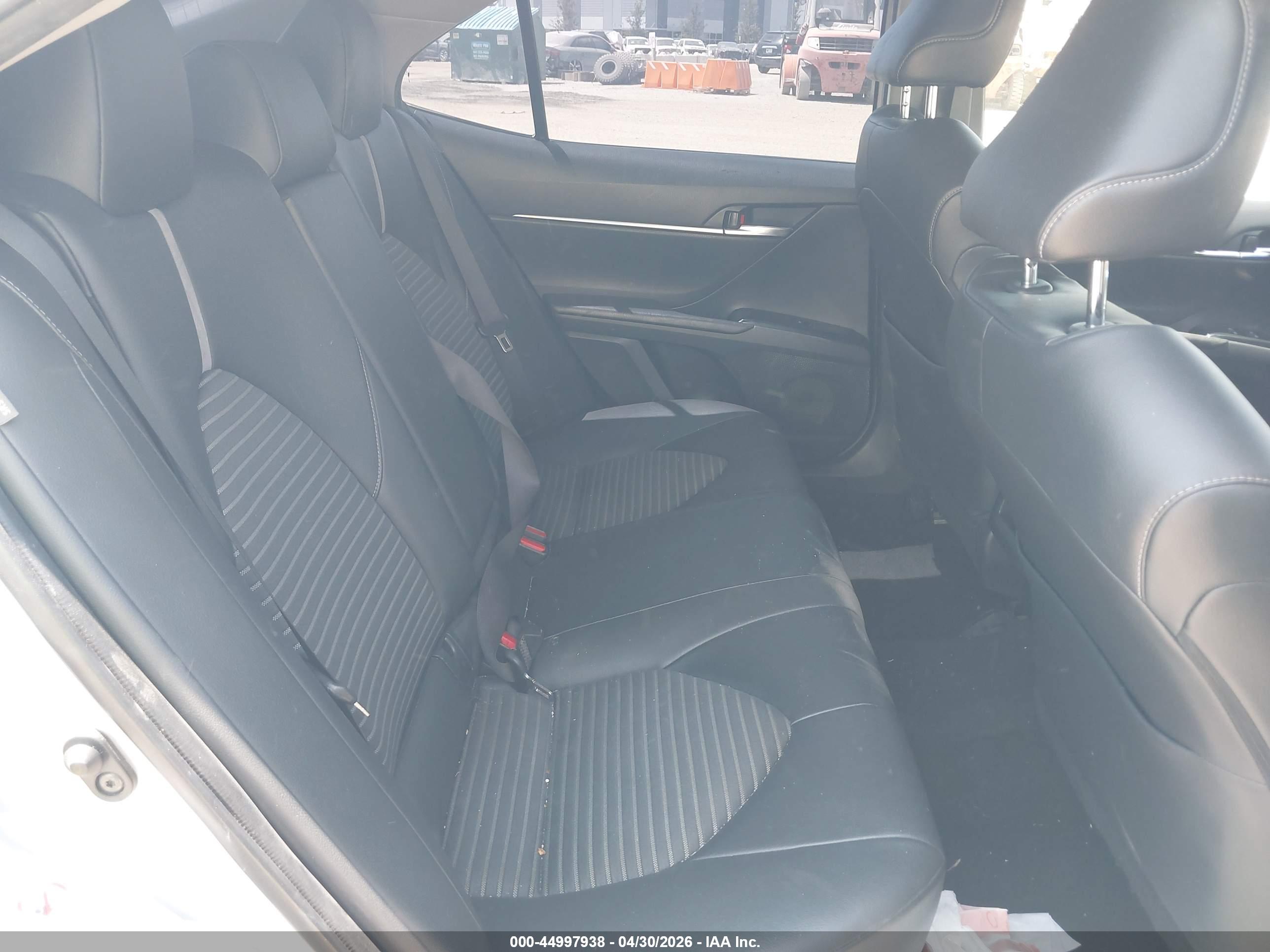 TOYOTA CAMRY image 8