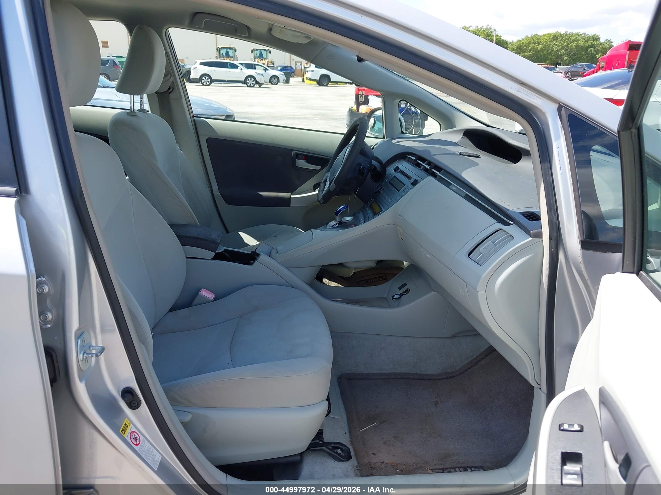 TOYOTA PRIUS image 5