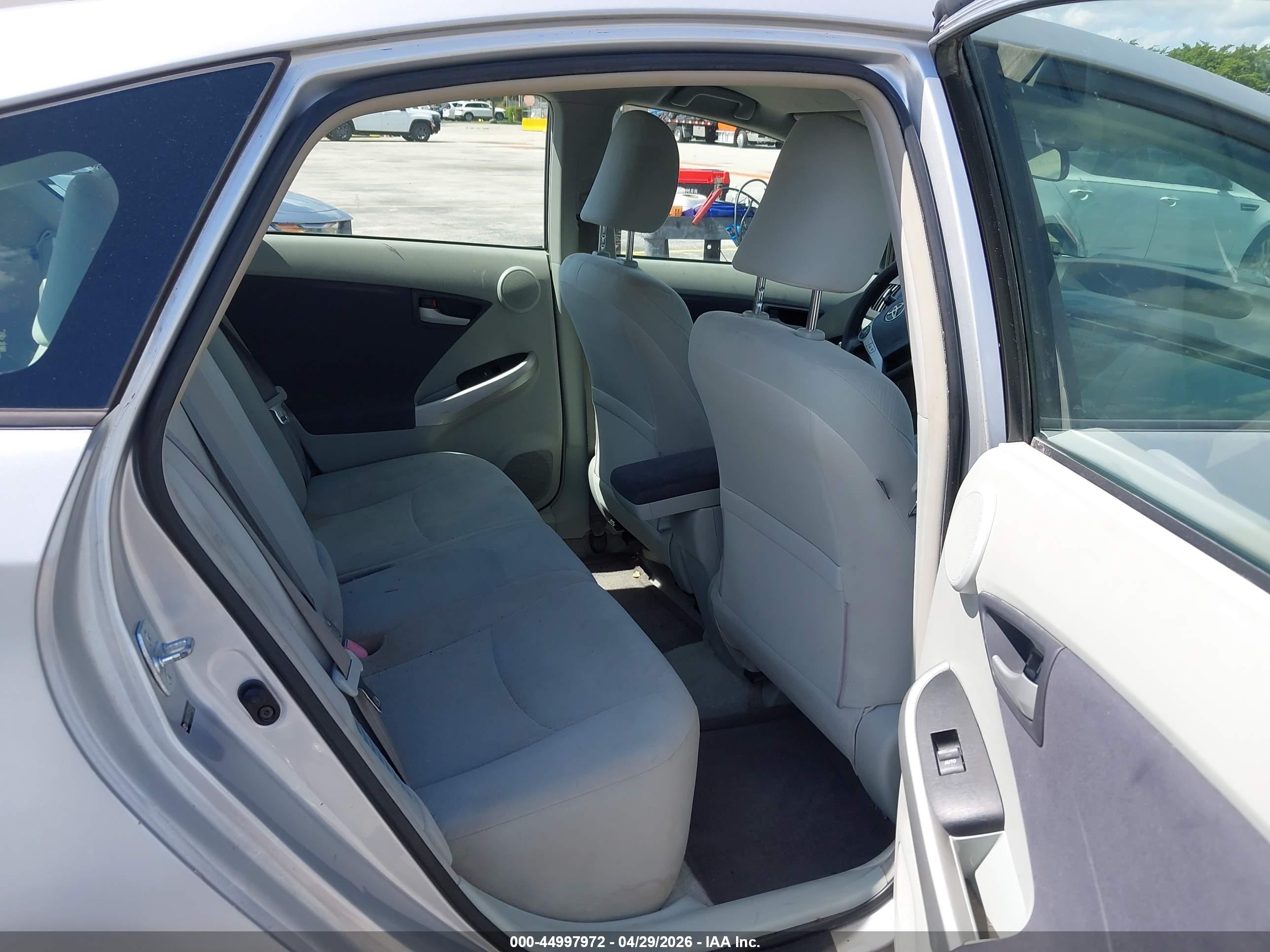 TOYOTA PRIUS image 8