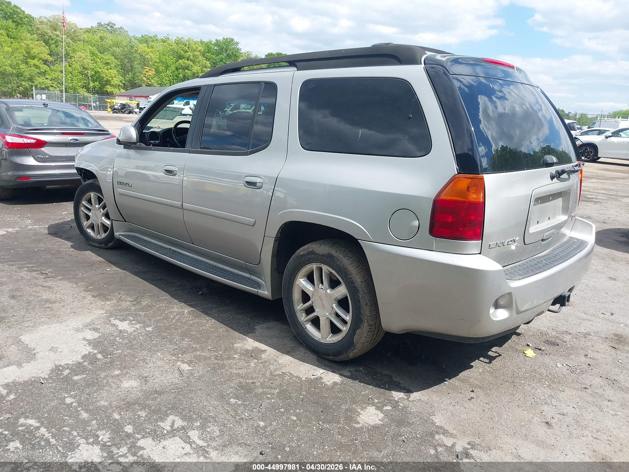 GMC ENVOY image 3