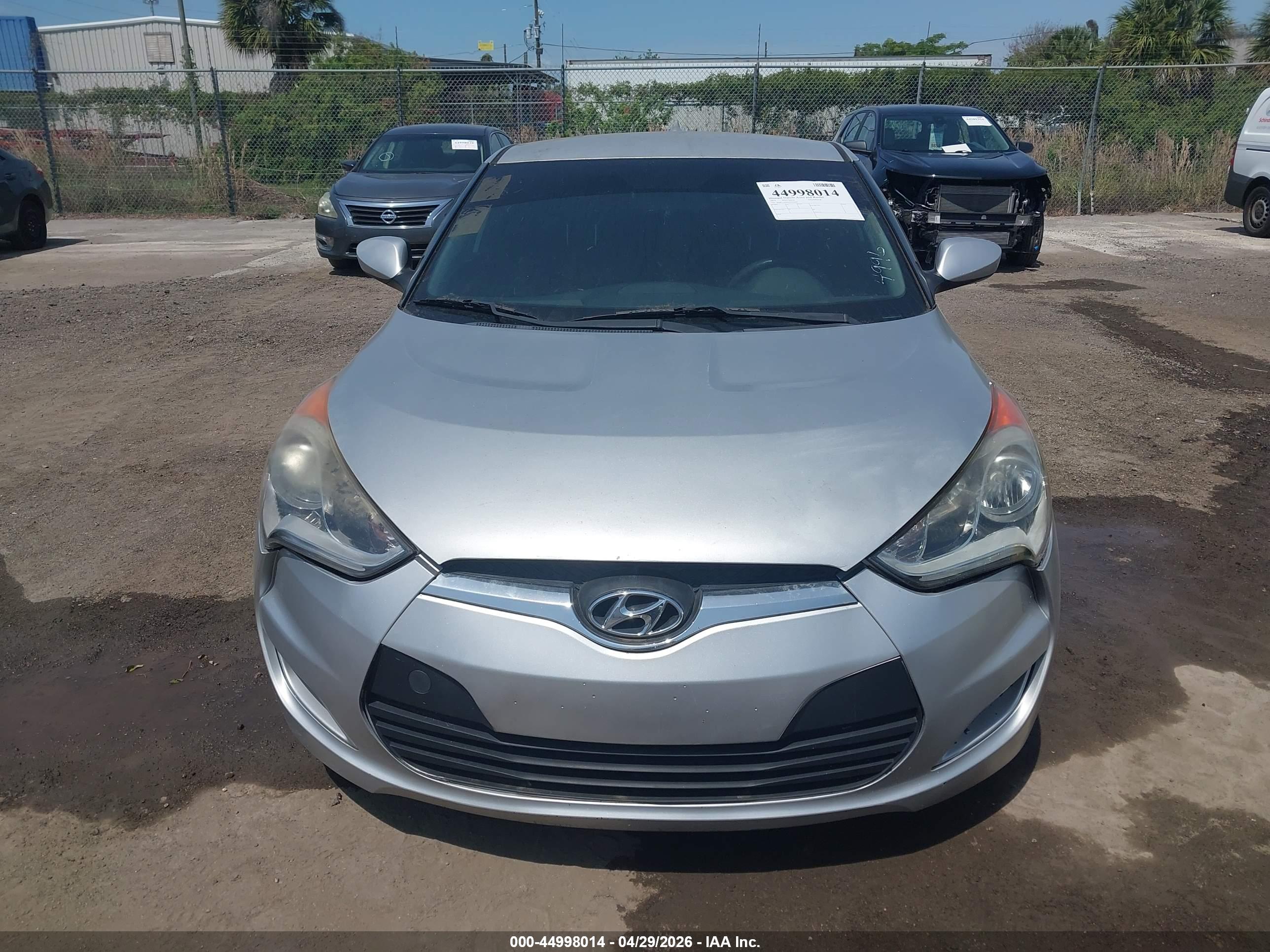 HYUNDAI VELOSTER image 6