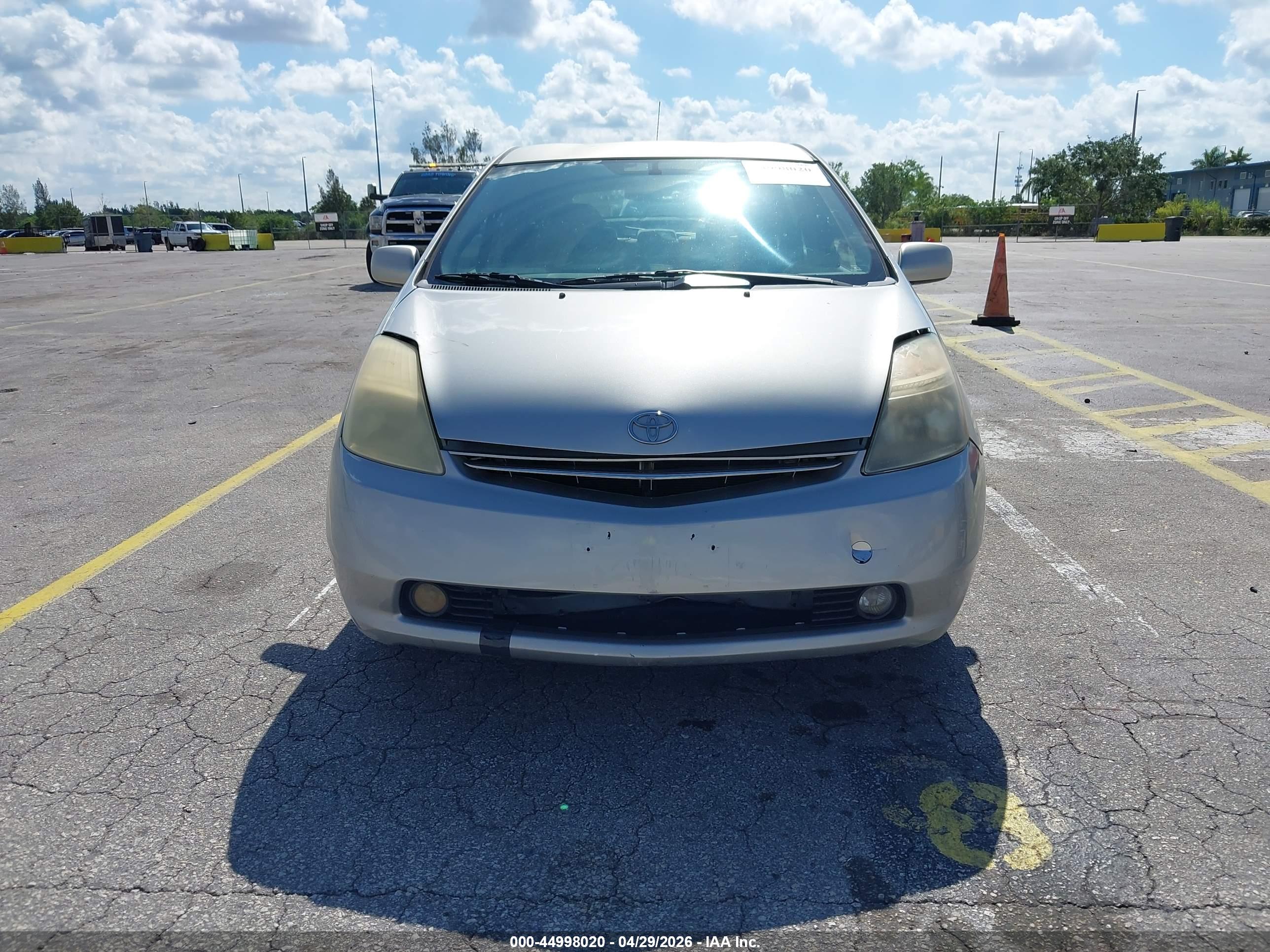 TOYOTA PRIUS image 6