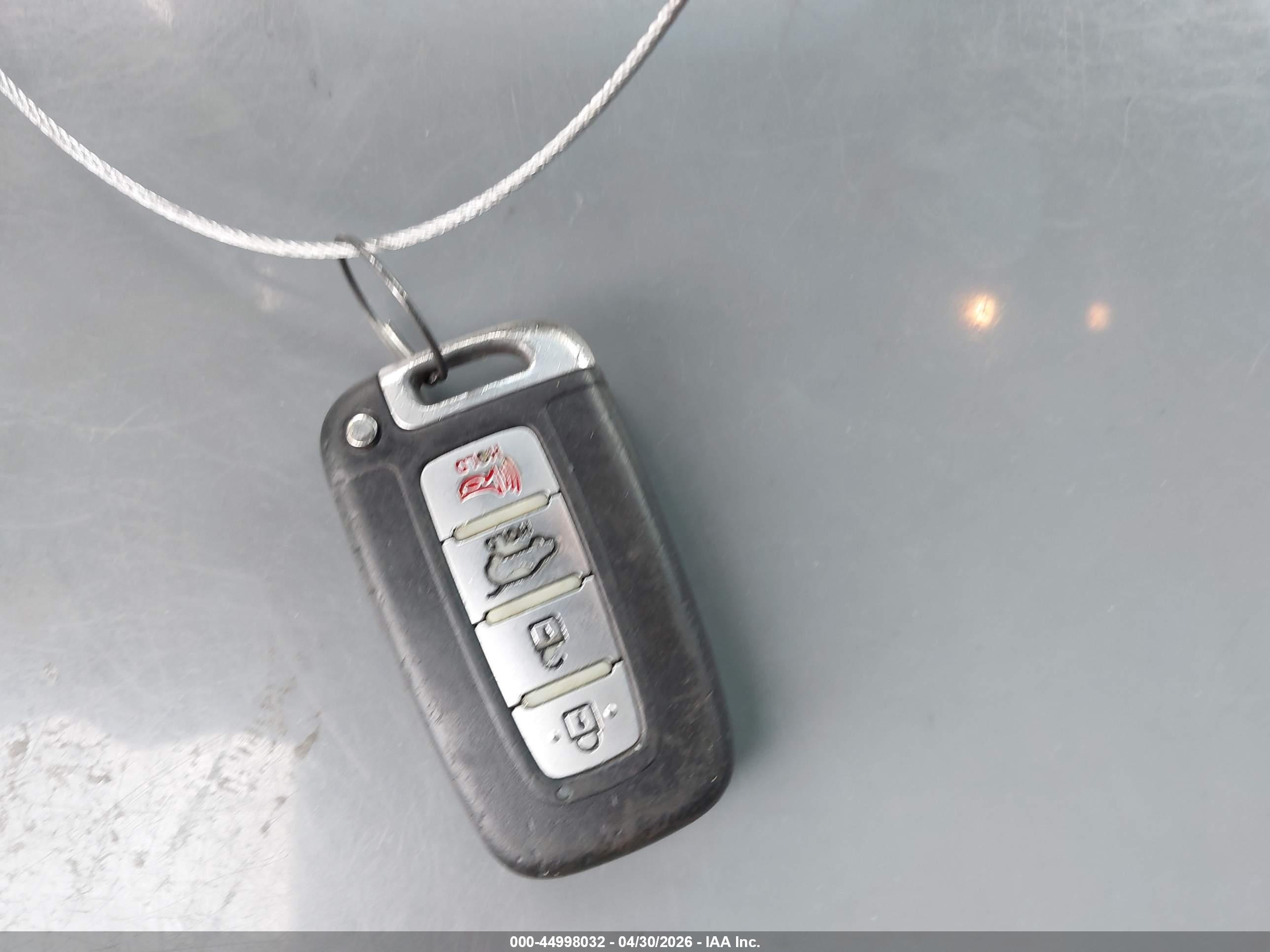 HYUNDAI VELOSTER image 11