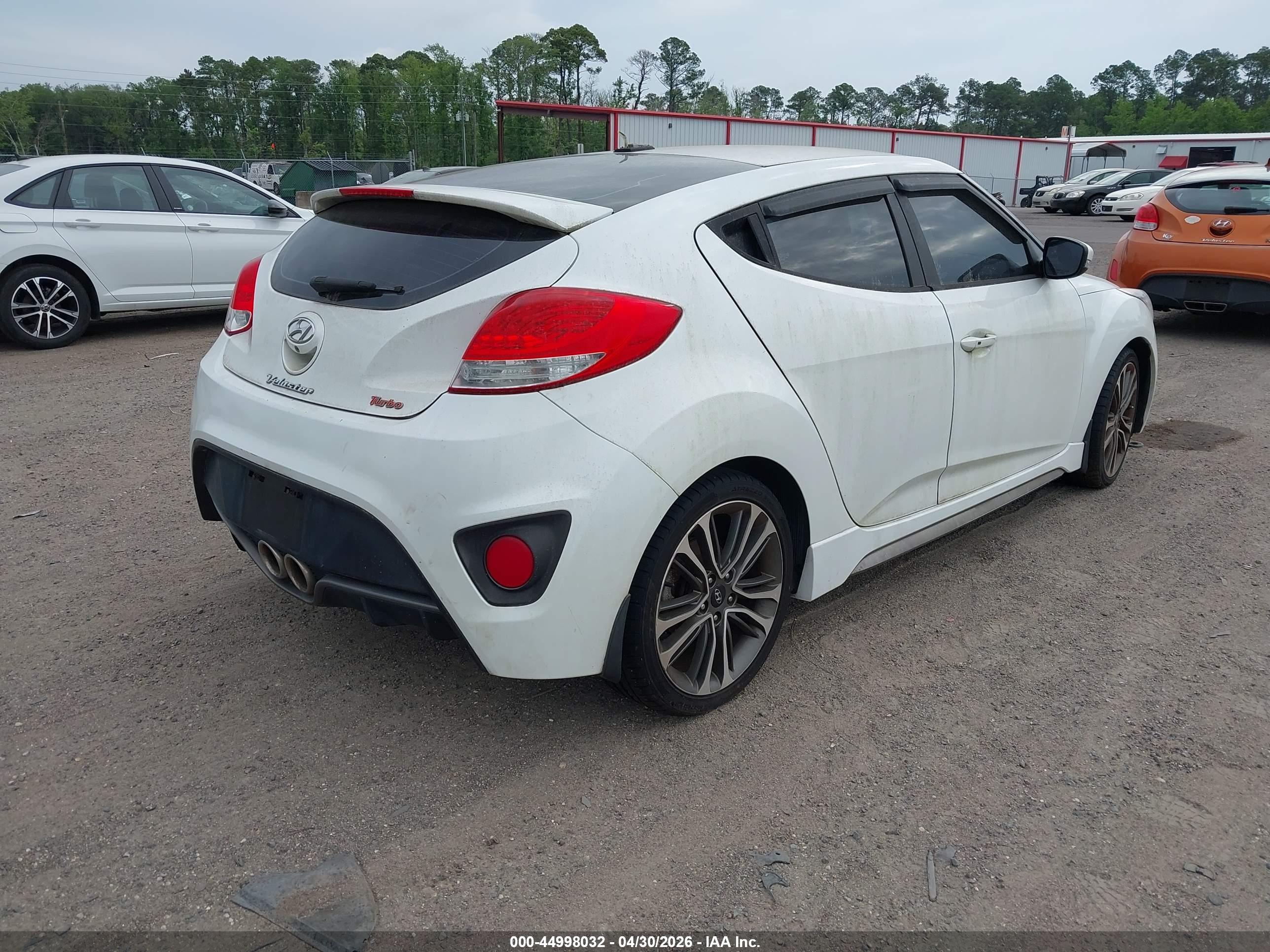HYUNDAI VELOSTER image 4