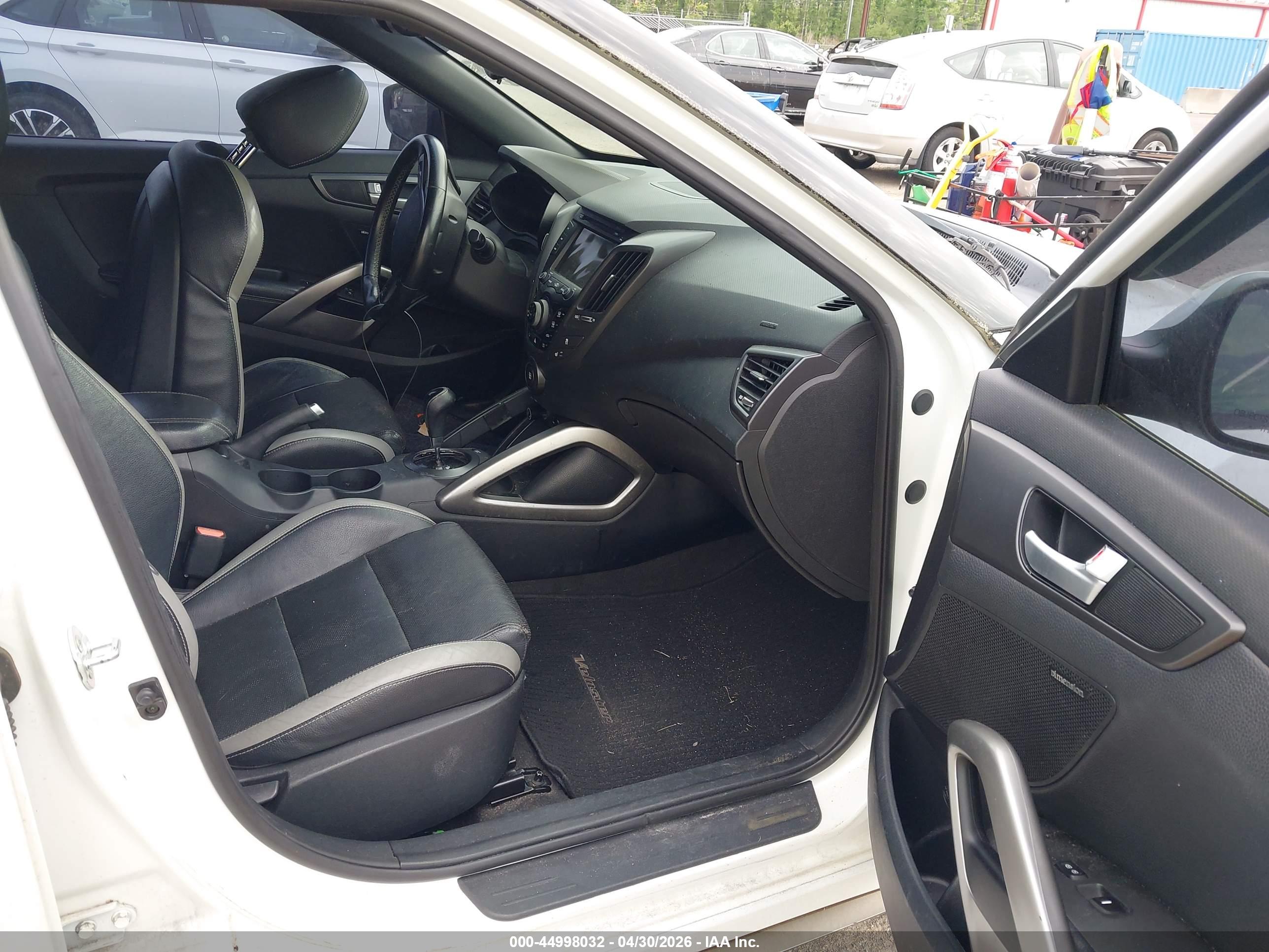 HYUNDAI VELOSTER image 5