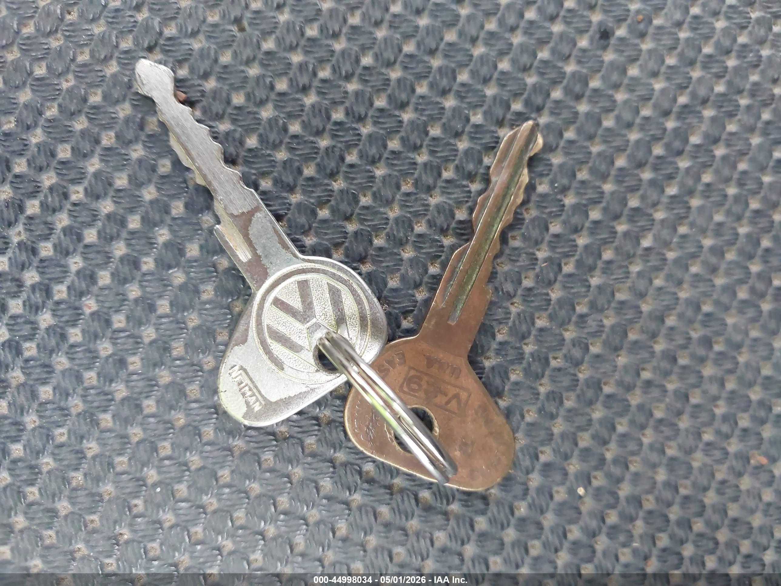 VOLKSWAGEN BUS image 11