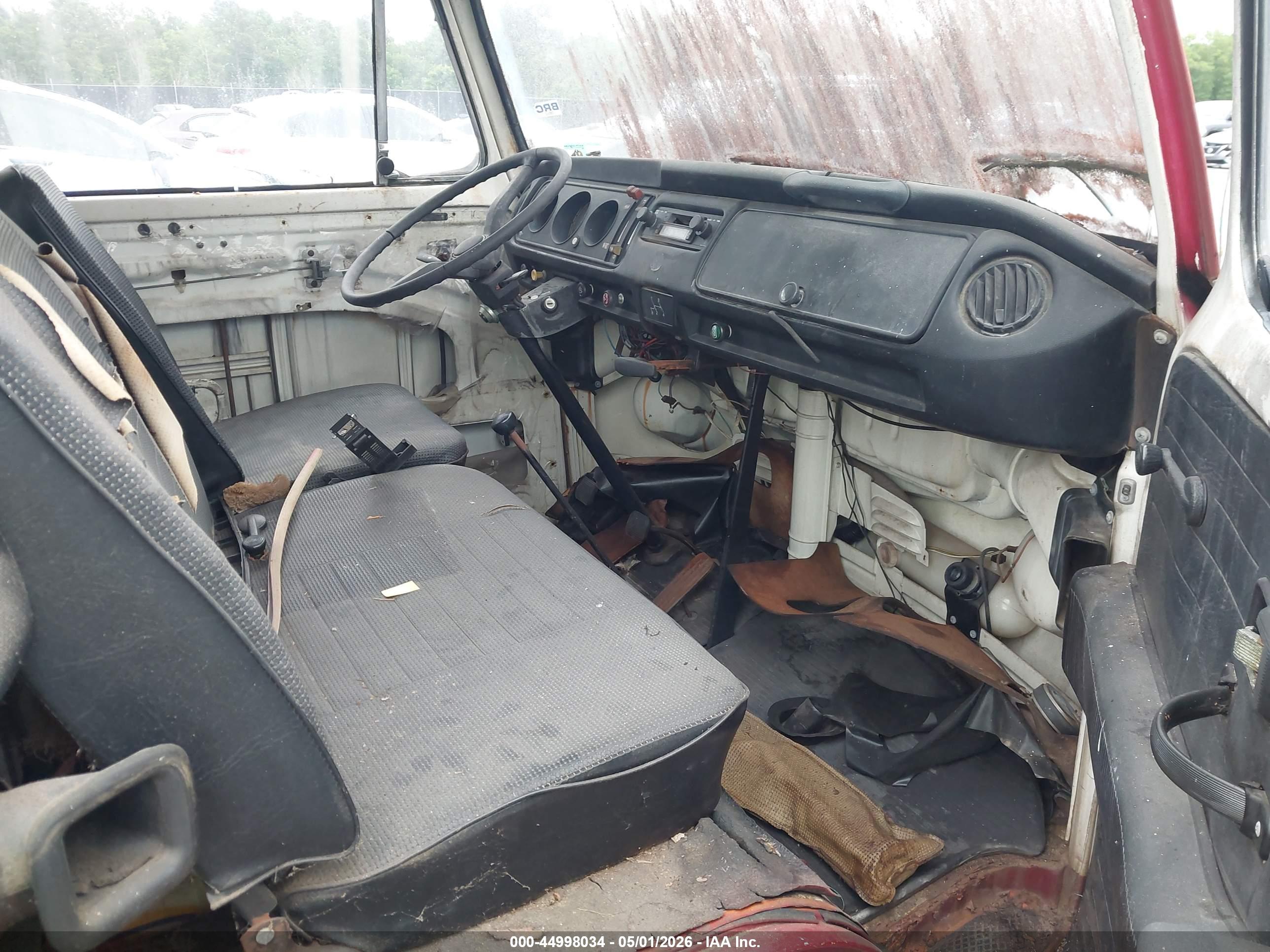 VOLKSWAGEN BUS image 5