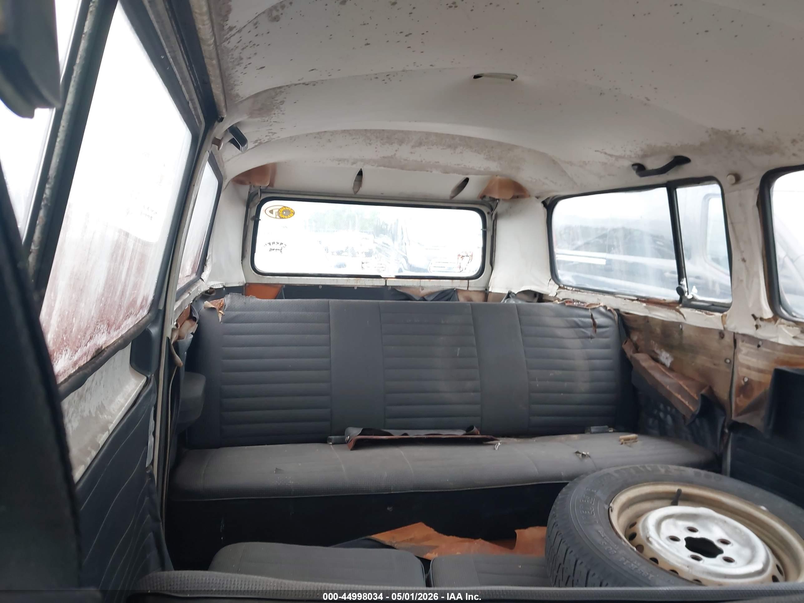 VOLKSWAGEN BUS image 8