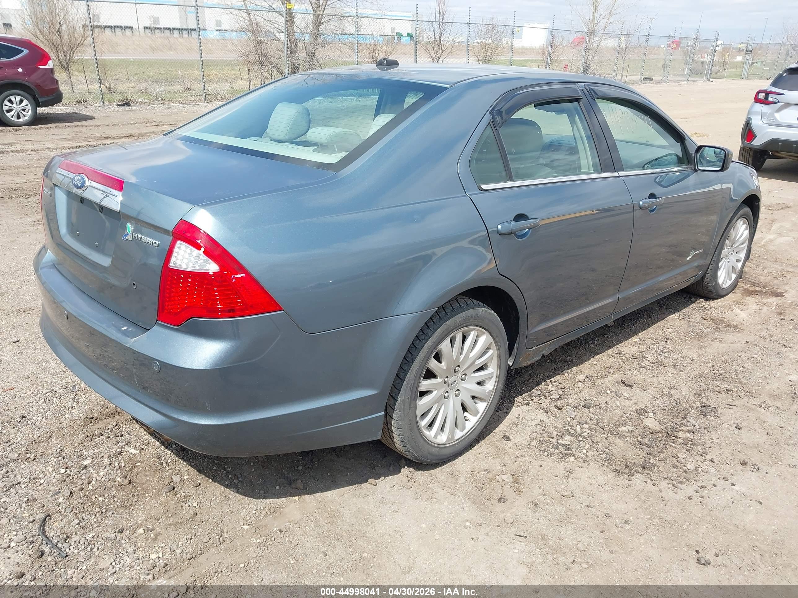 FORD FUSION image 4