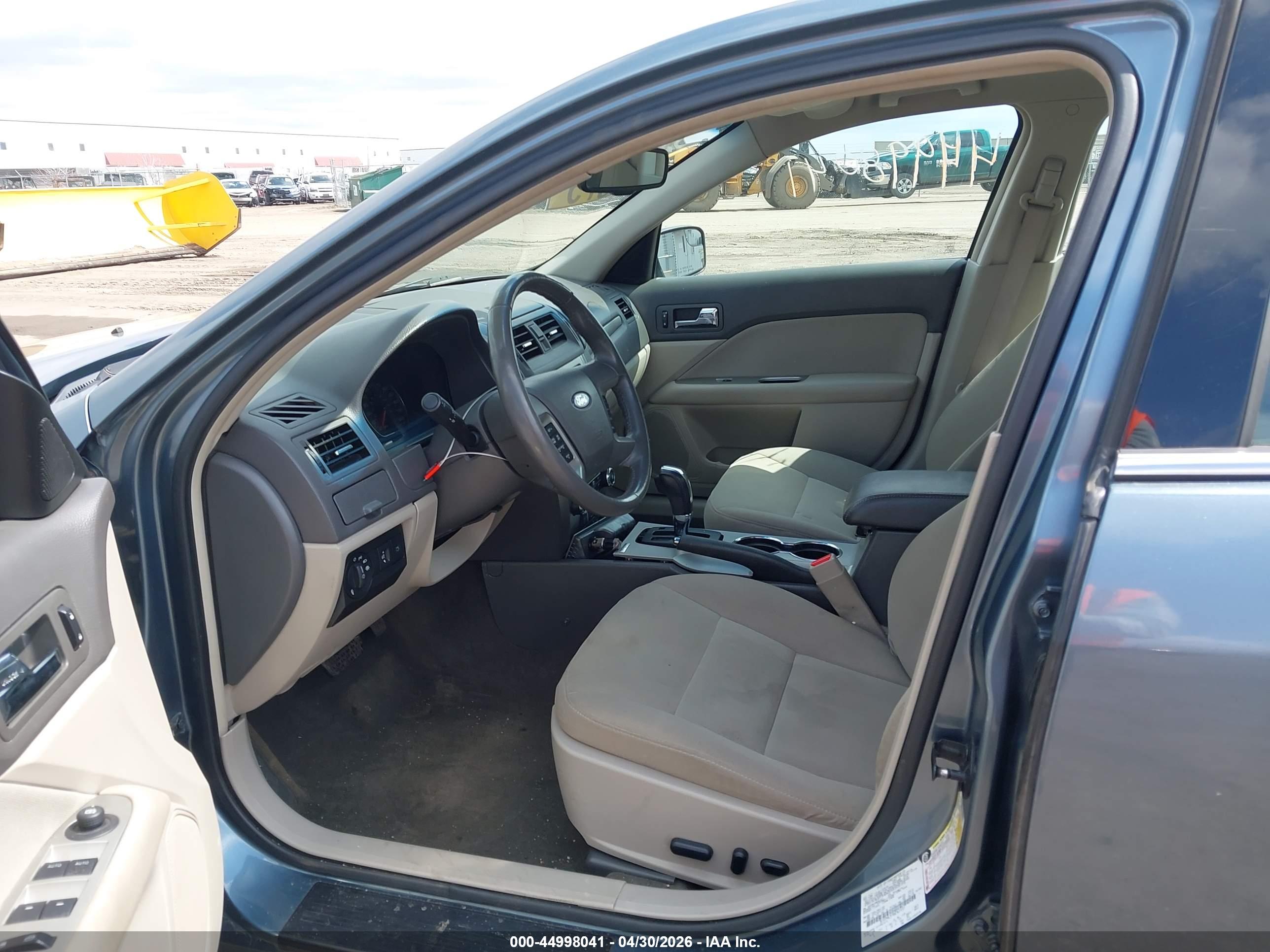 FORD FUSION image 5