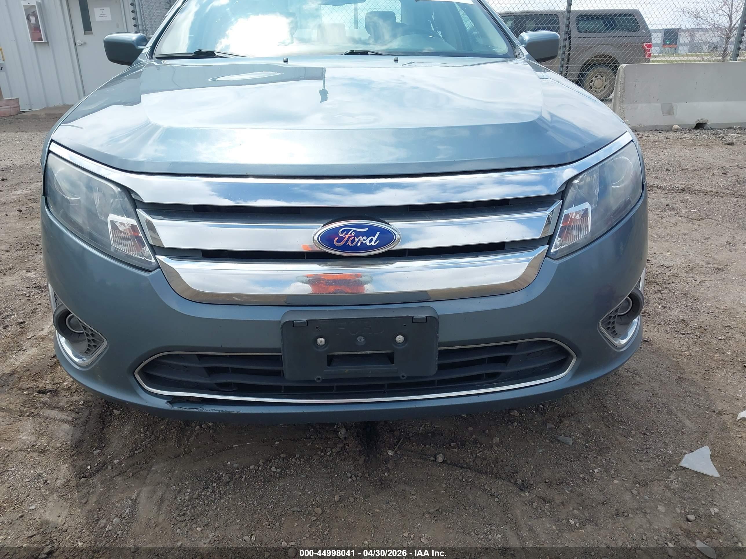 FORD FUSION image 6