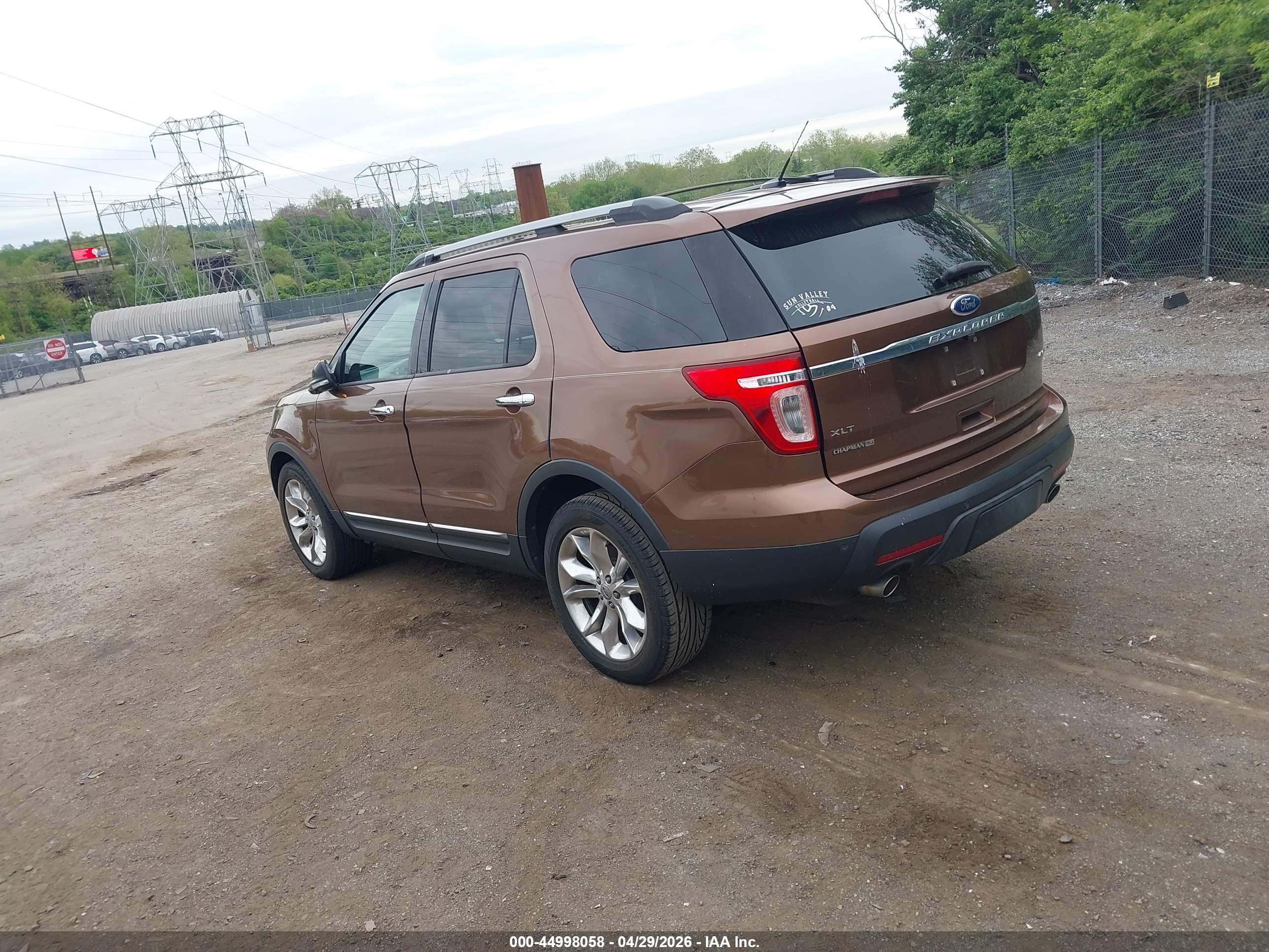 FORD EXPLORER image 3