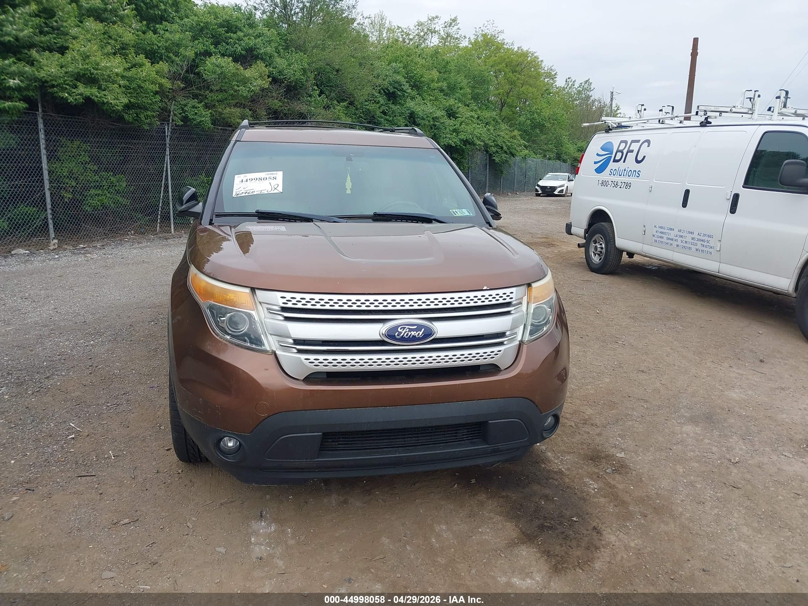 FORD EXPLORER image 6