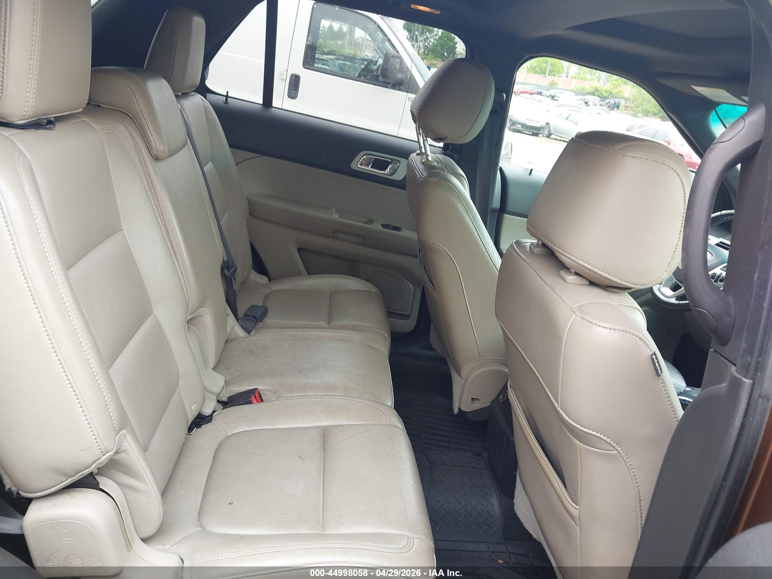 FORD EXPLORER image 8