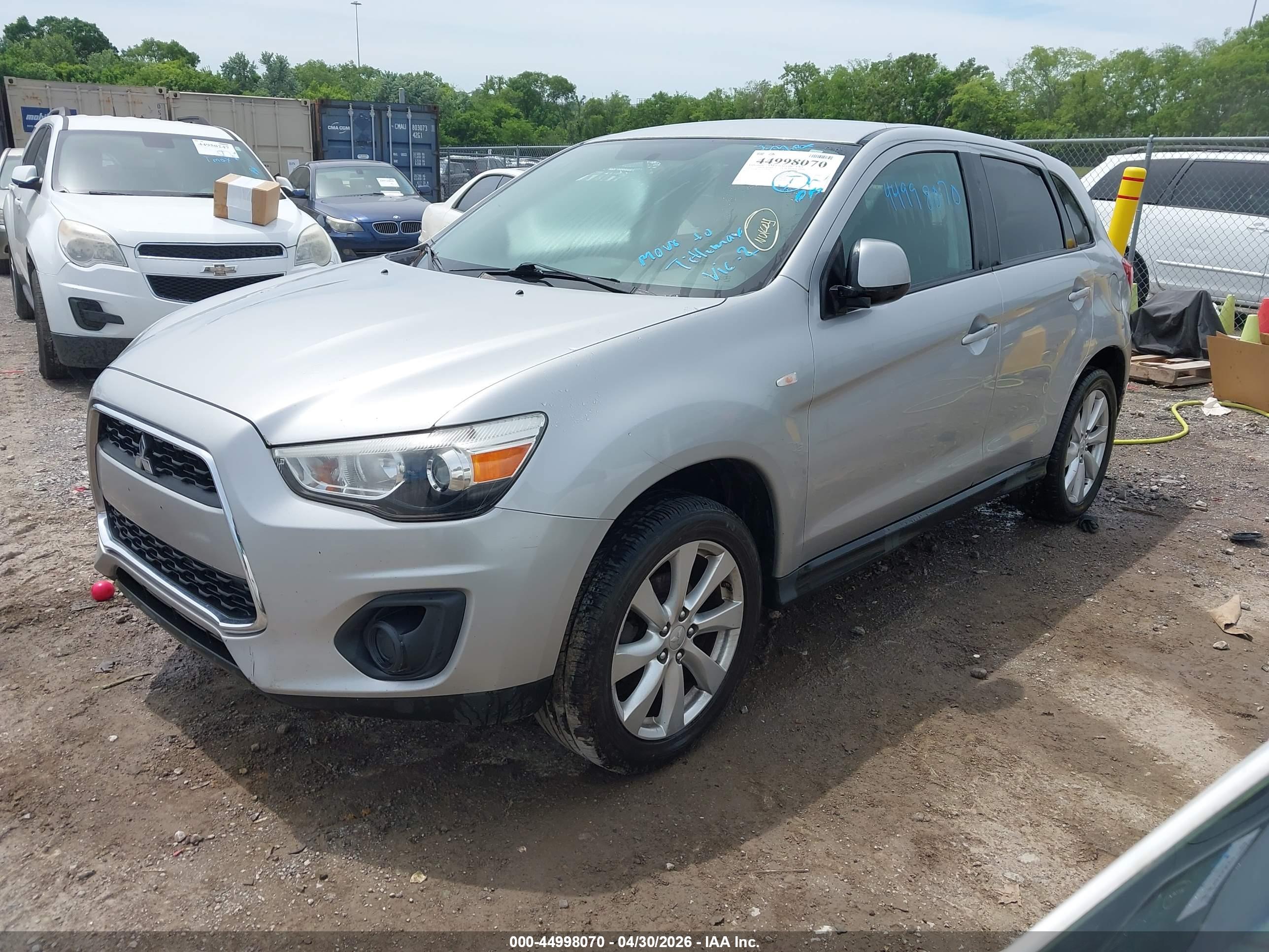 MITSUBISHI OUTLANDER image 2