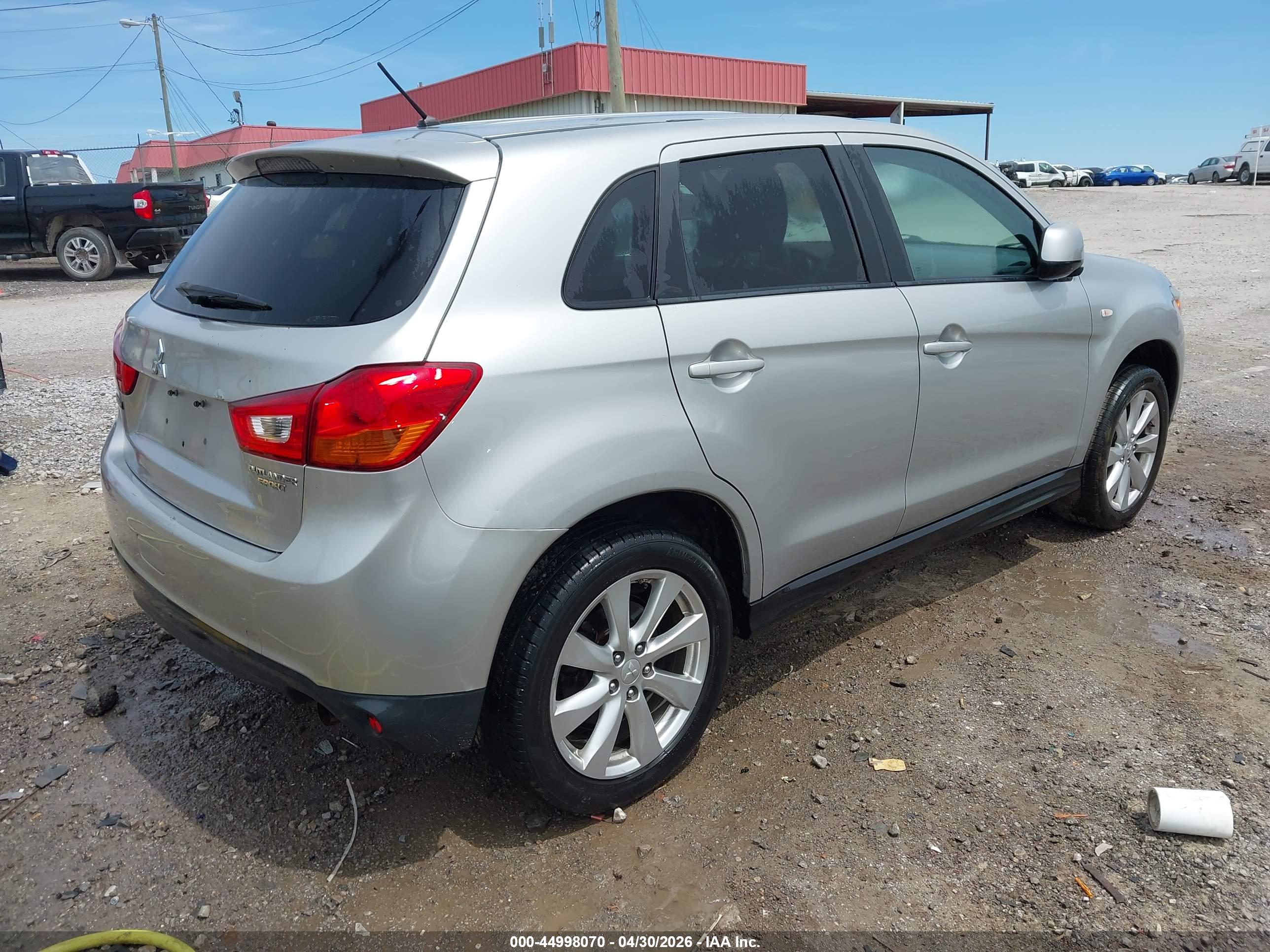 MITSUBISHI OUTLANDER image 4