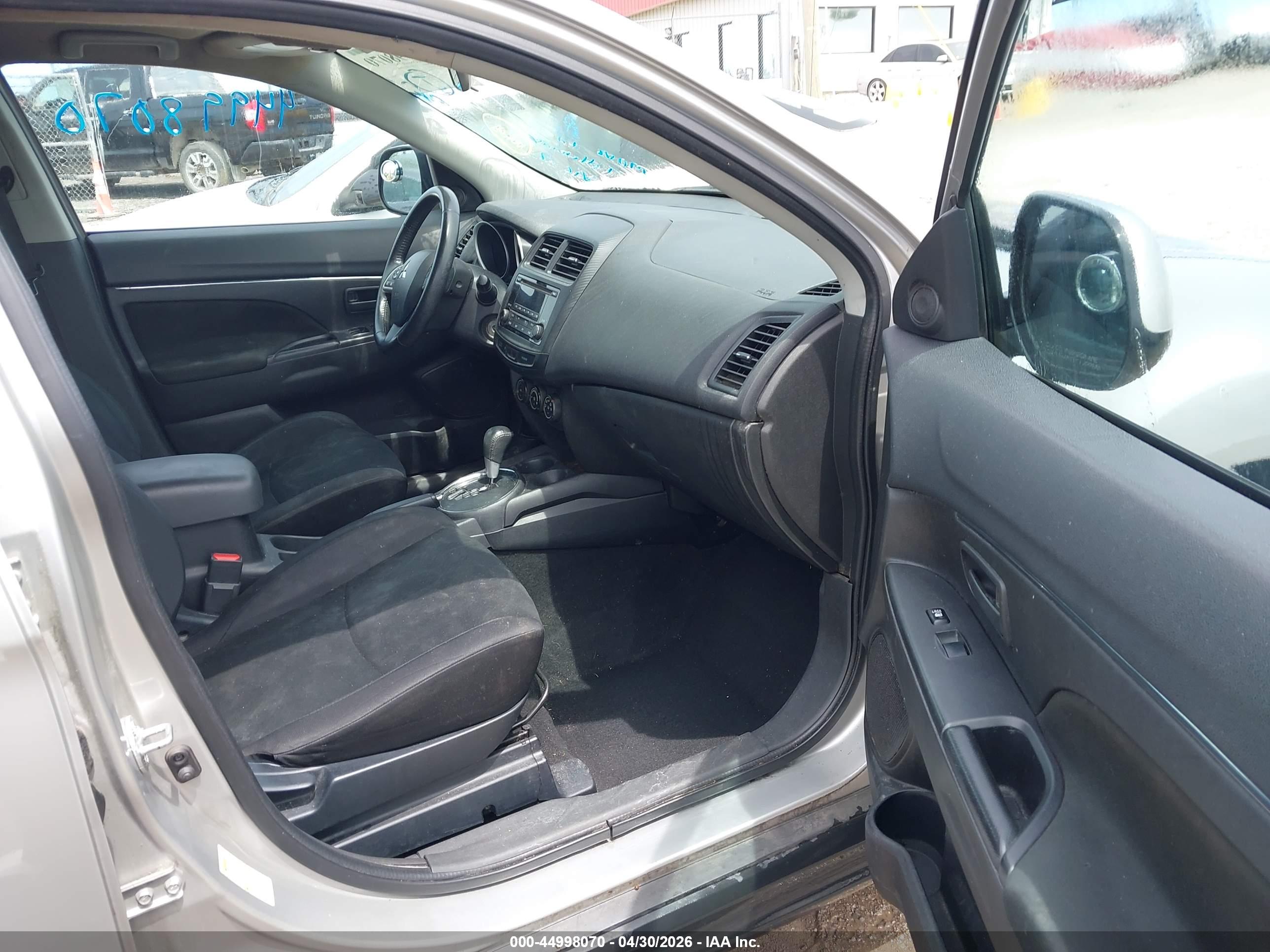 MITSUBISHI OUTLANDER image 5