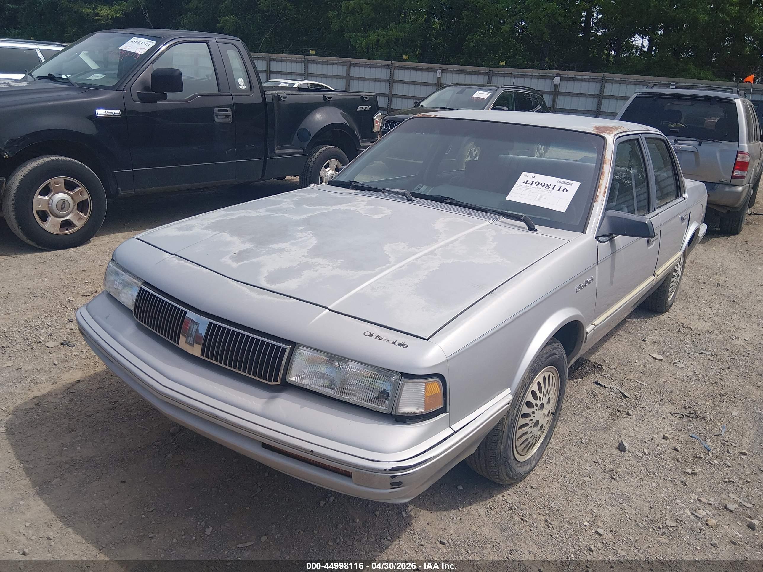 OLDSMOBILE CUTLASS image 6