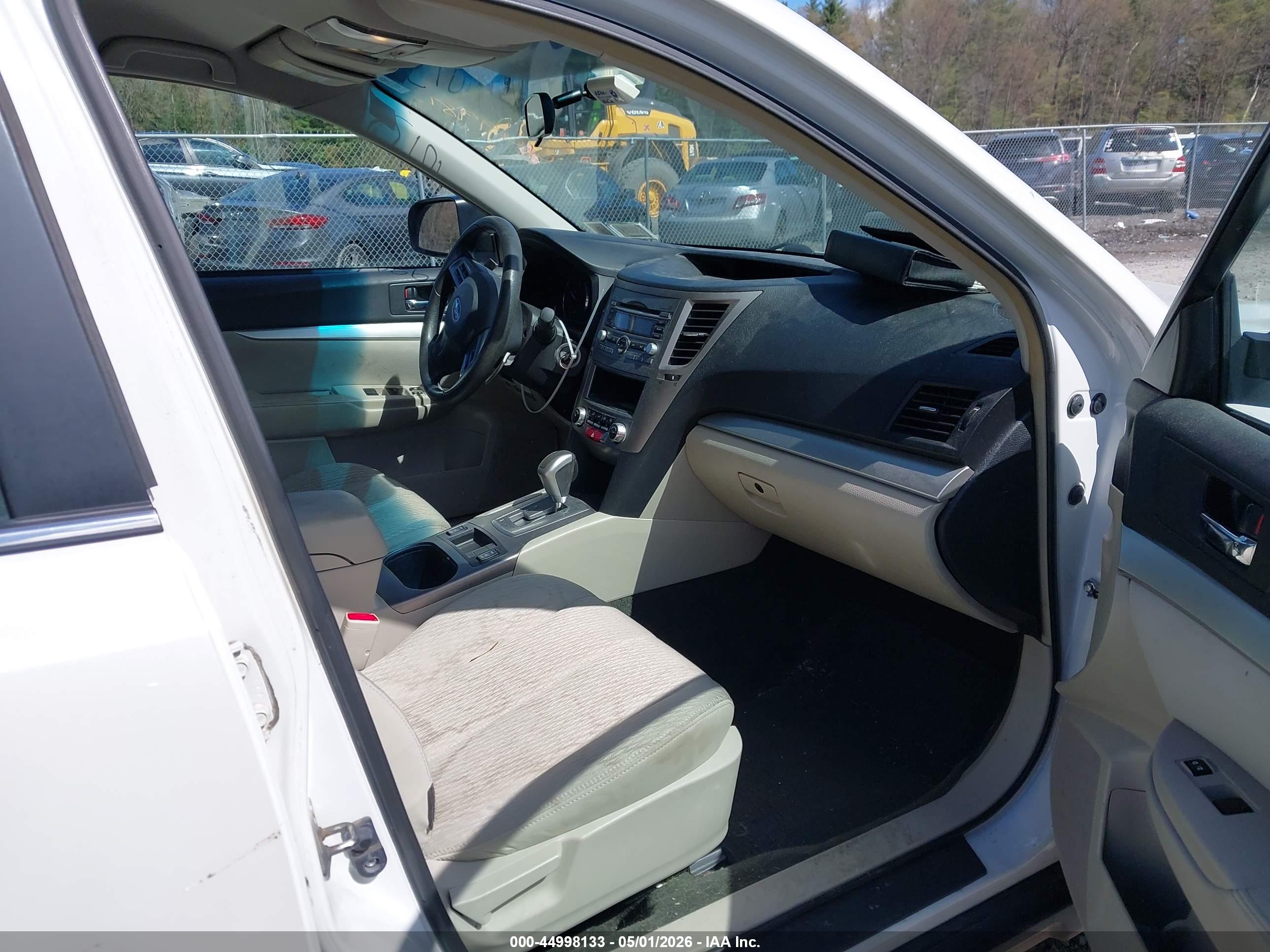 SUBARU OUTBACK image 5