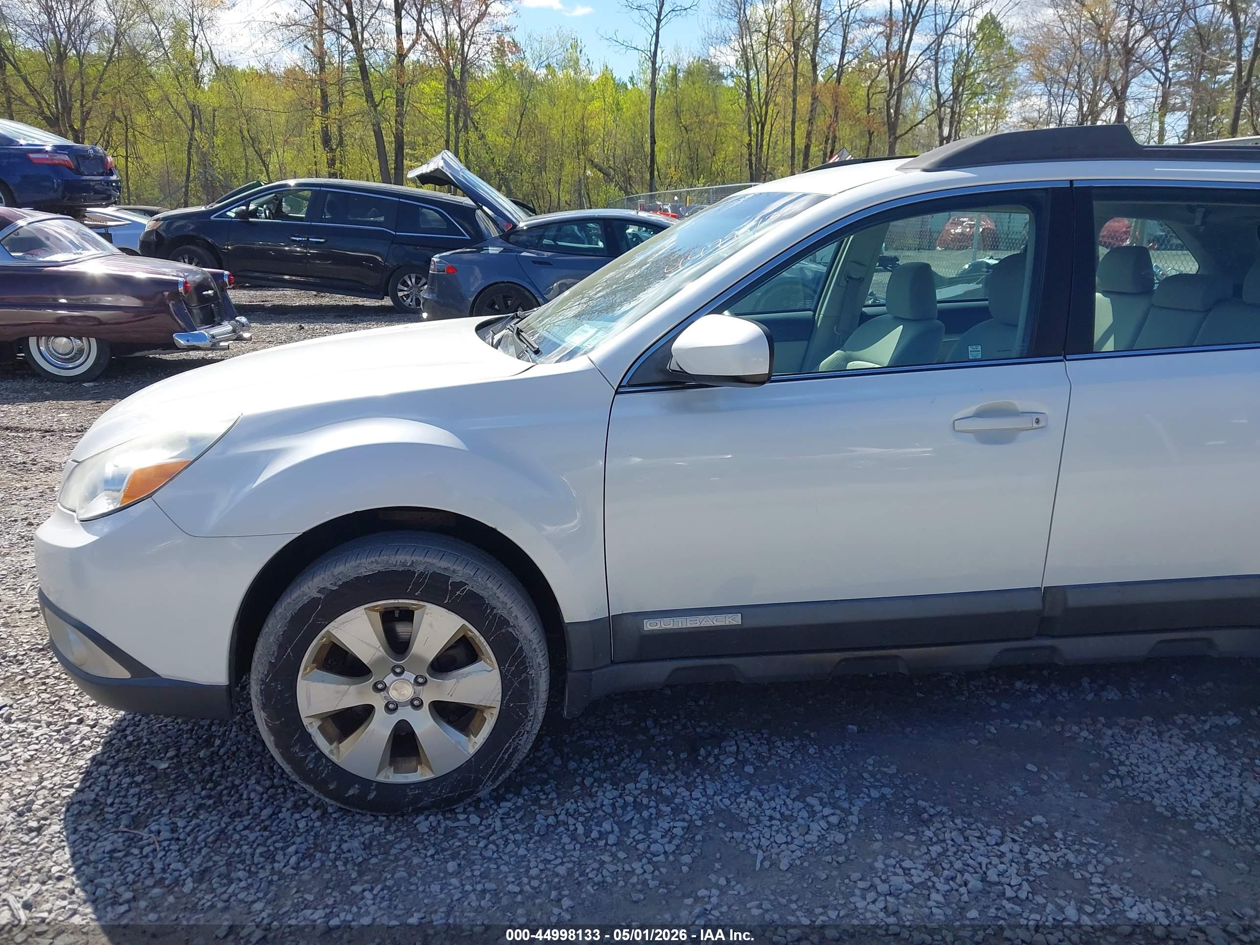 SUBARU OUTBACK image 6
