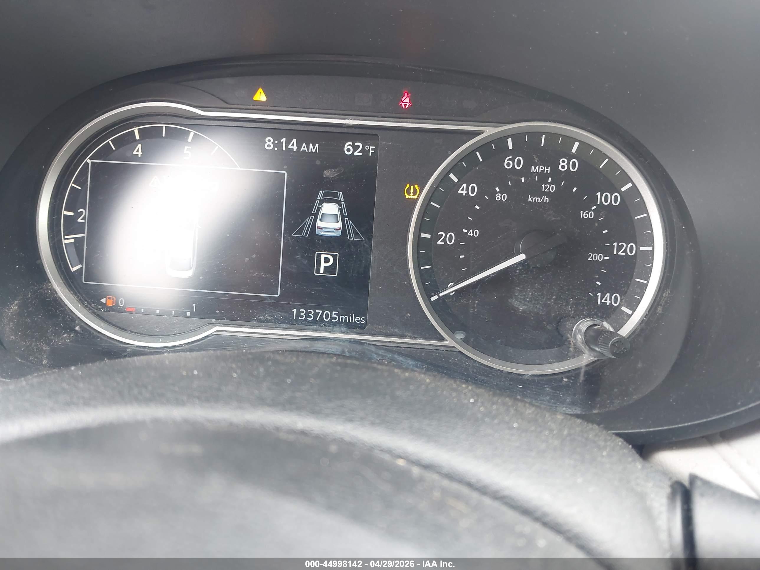 NISSAN VERSA image 7