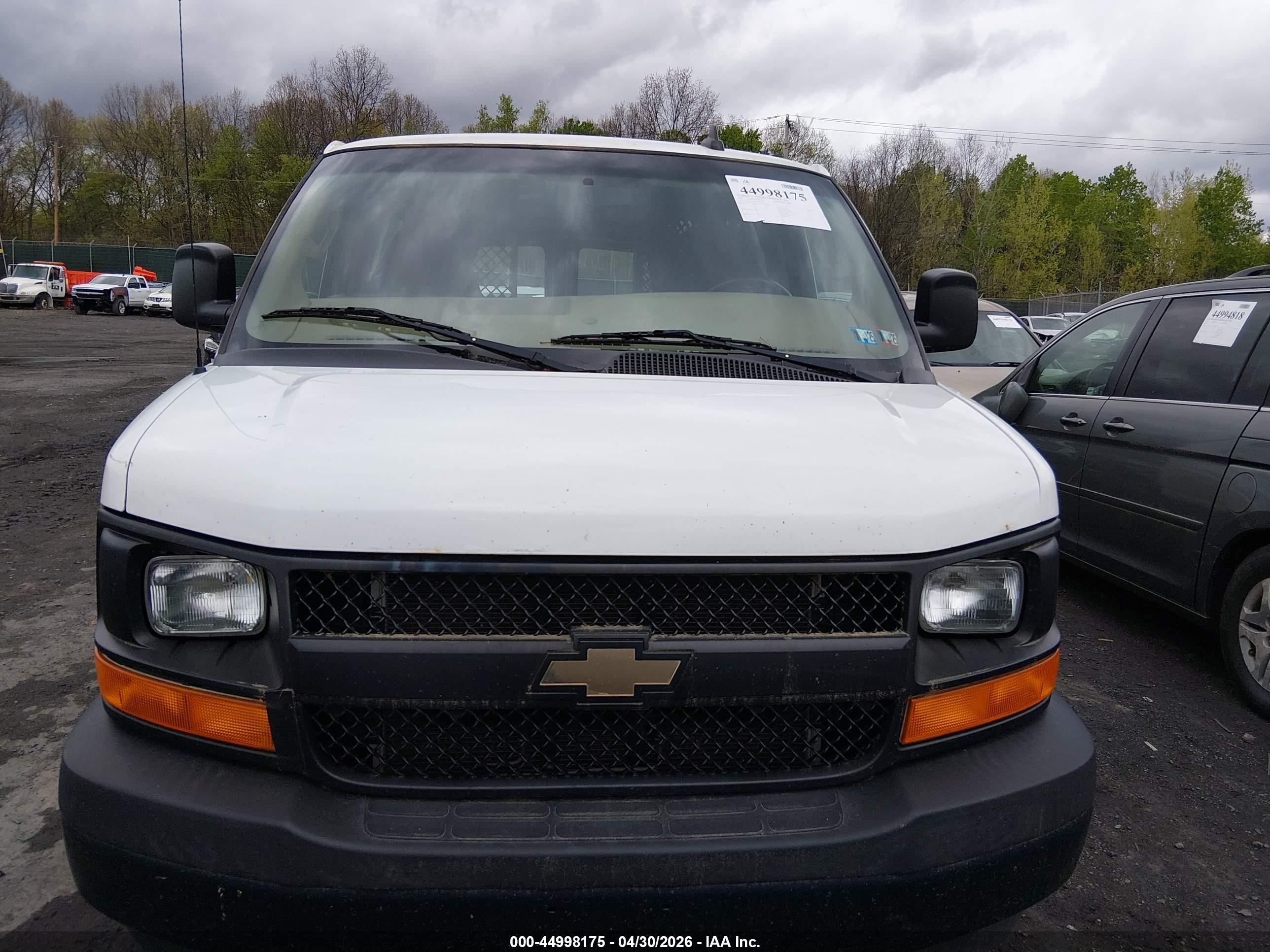 CHEVROLET EXPRESS image 6