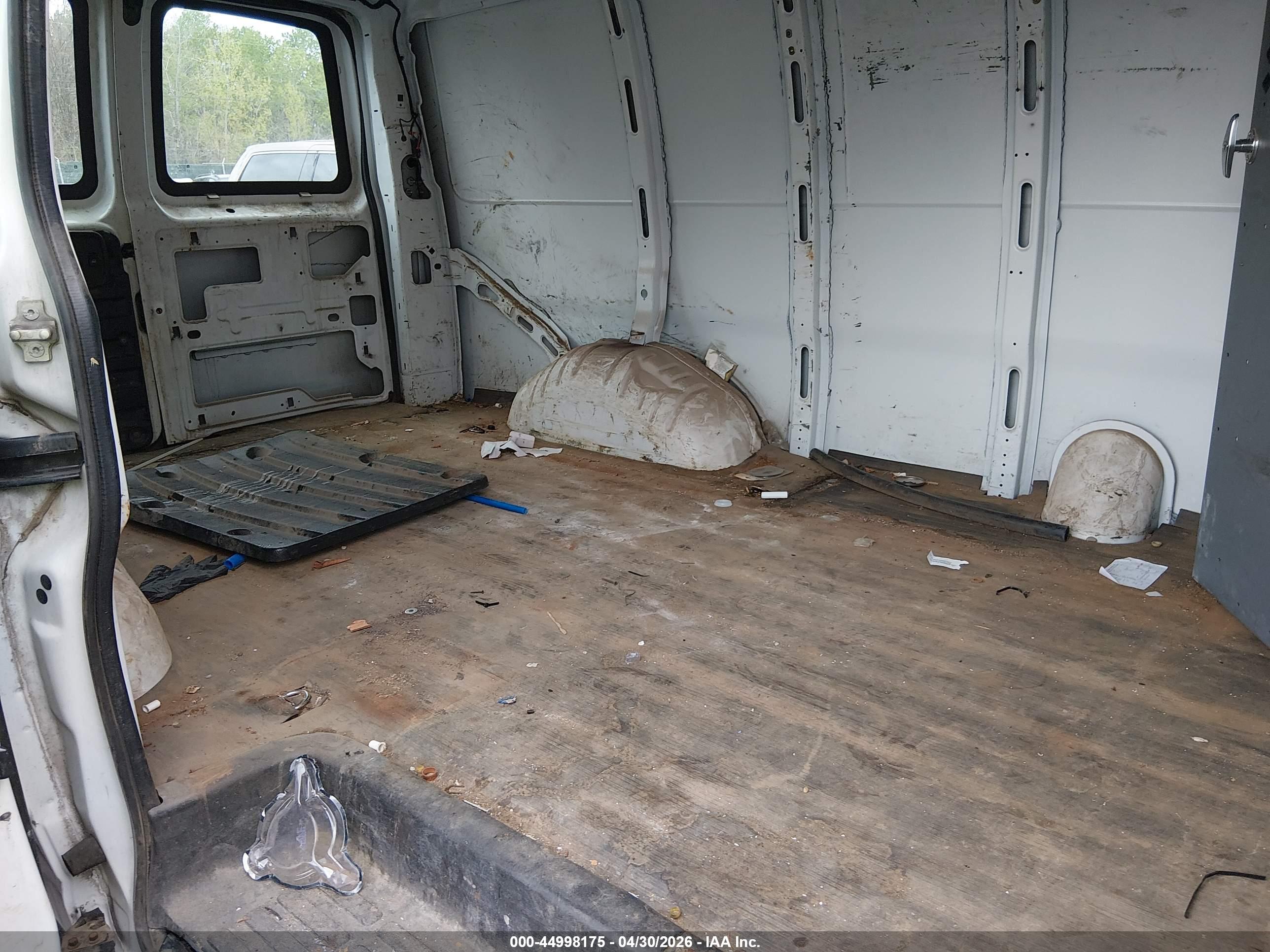 CHEVROLET EXPRESS image 8