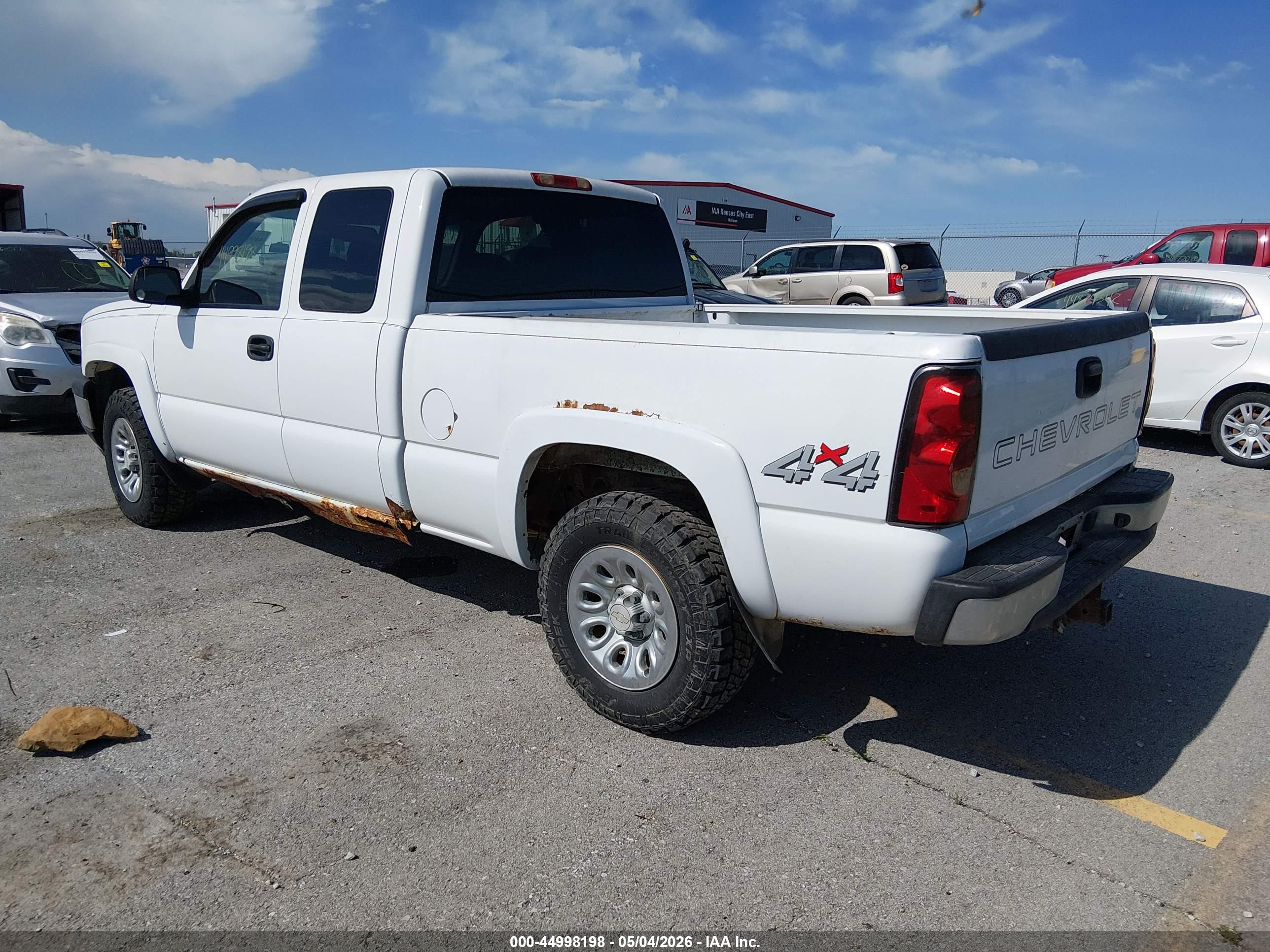 CHEVROLET SILVERADO image 3