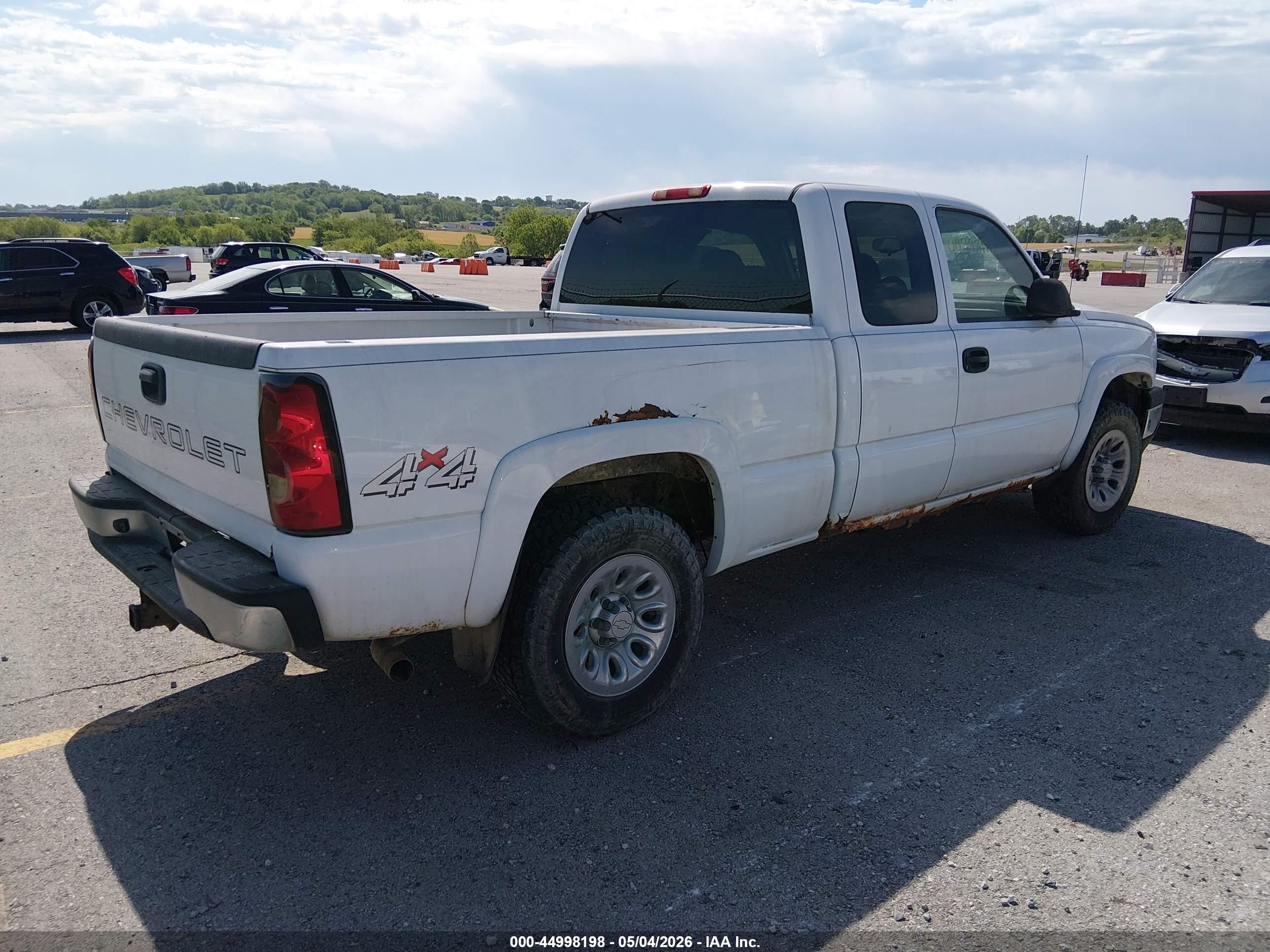 CHEVROLET SILVERADO image 4