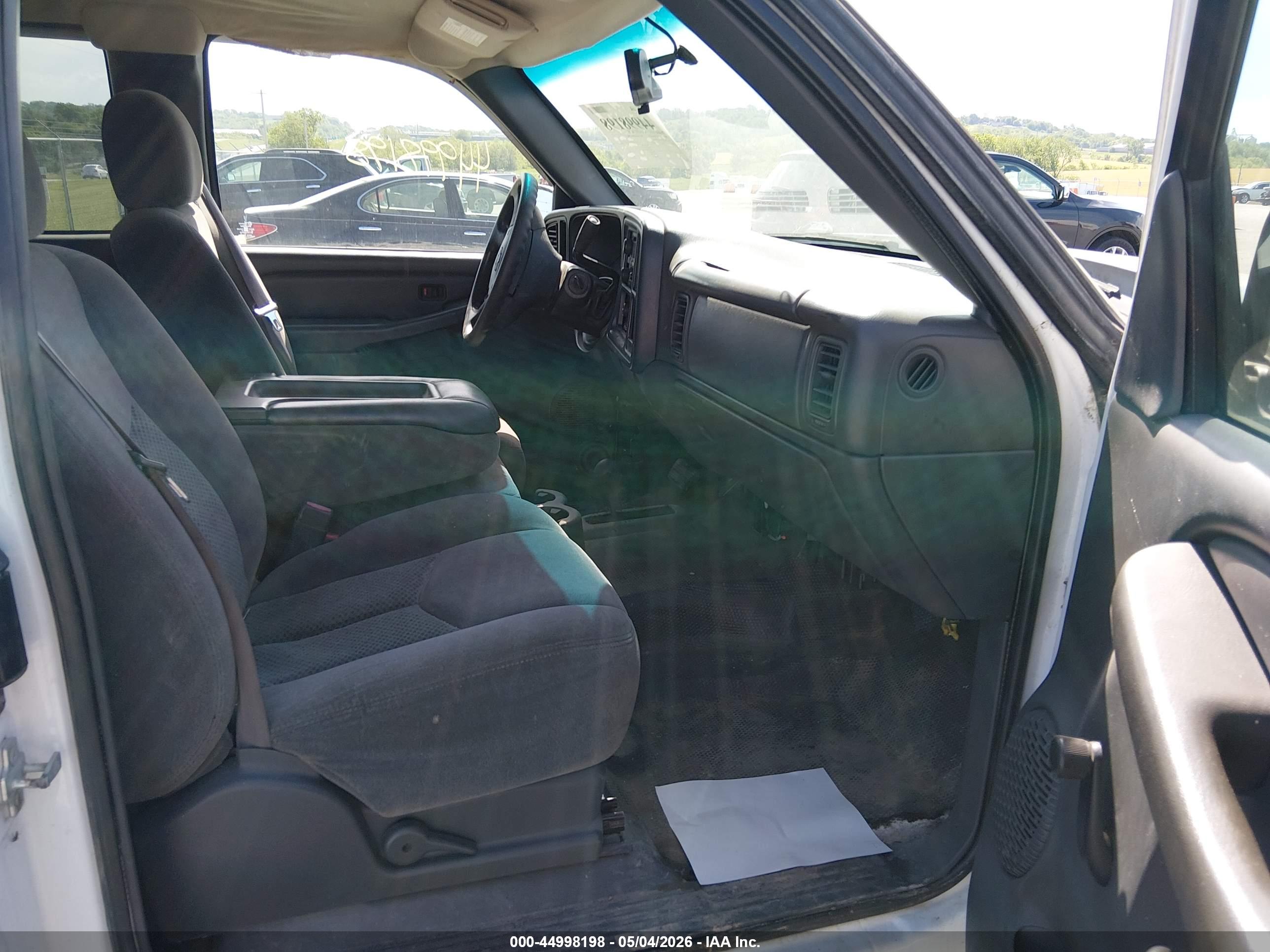 CHEVROLET SILVERADO image 5