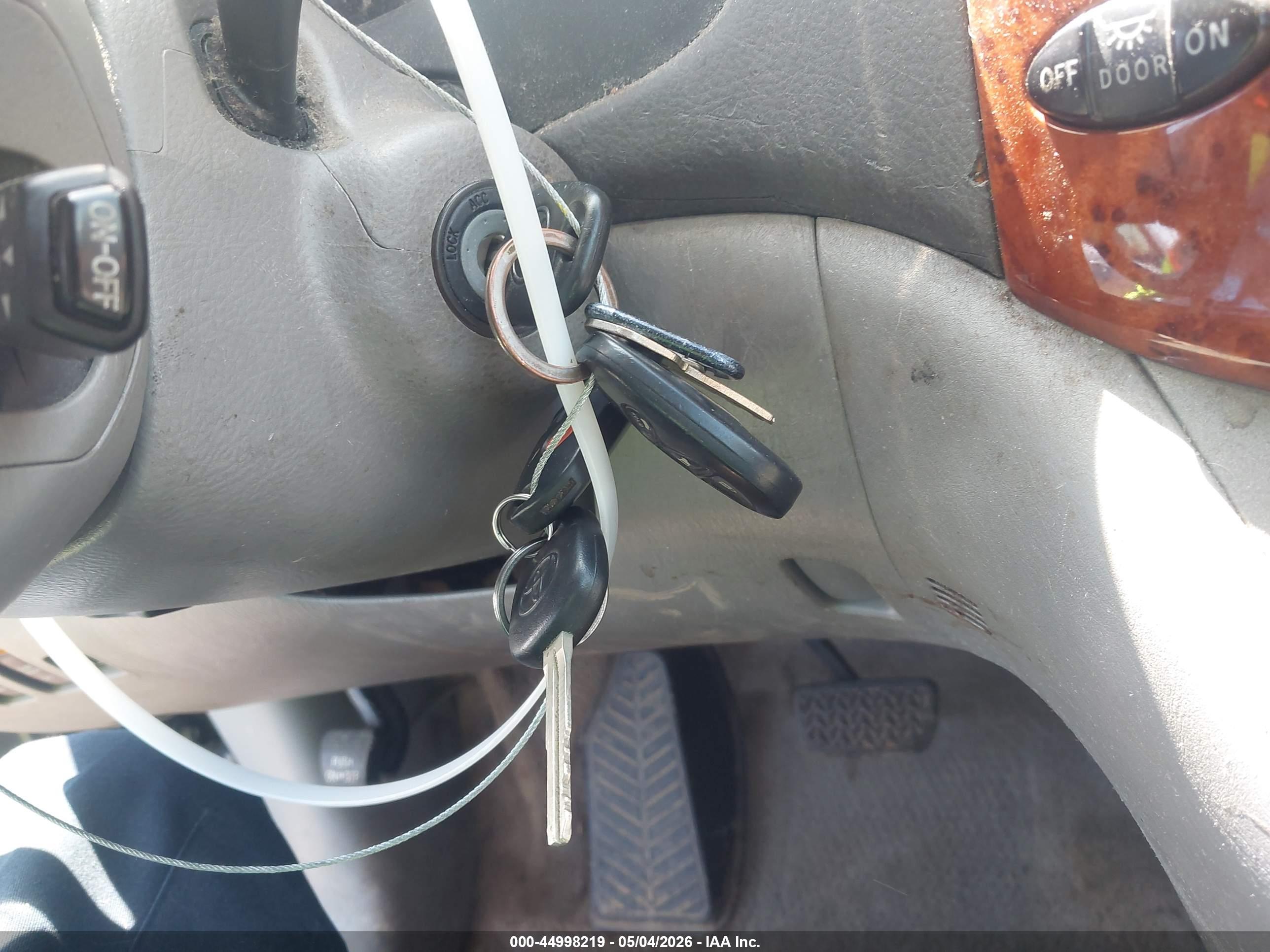 TOYOTA SIENNA image 11