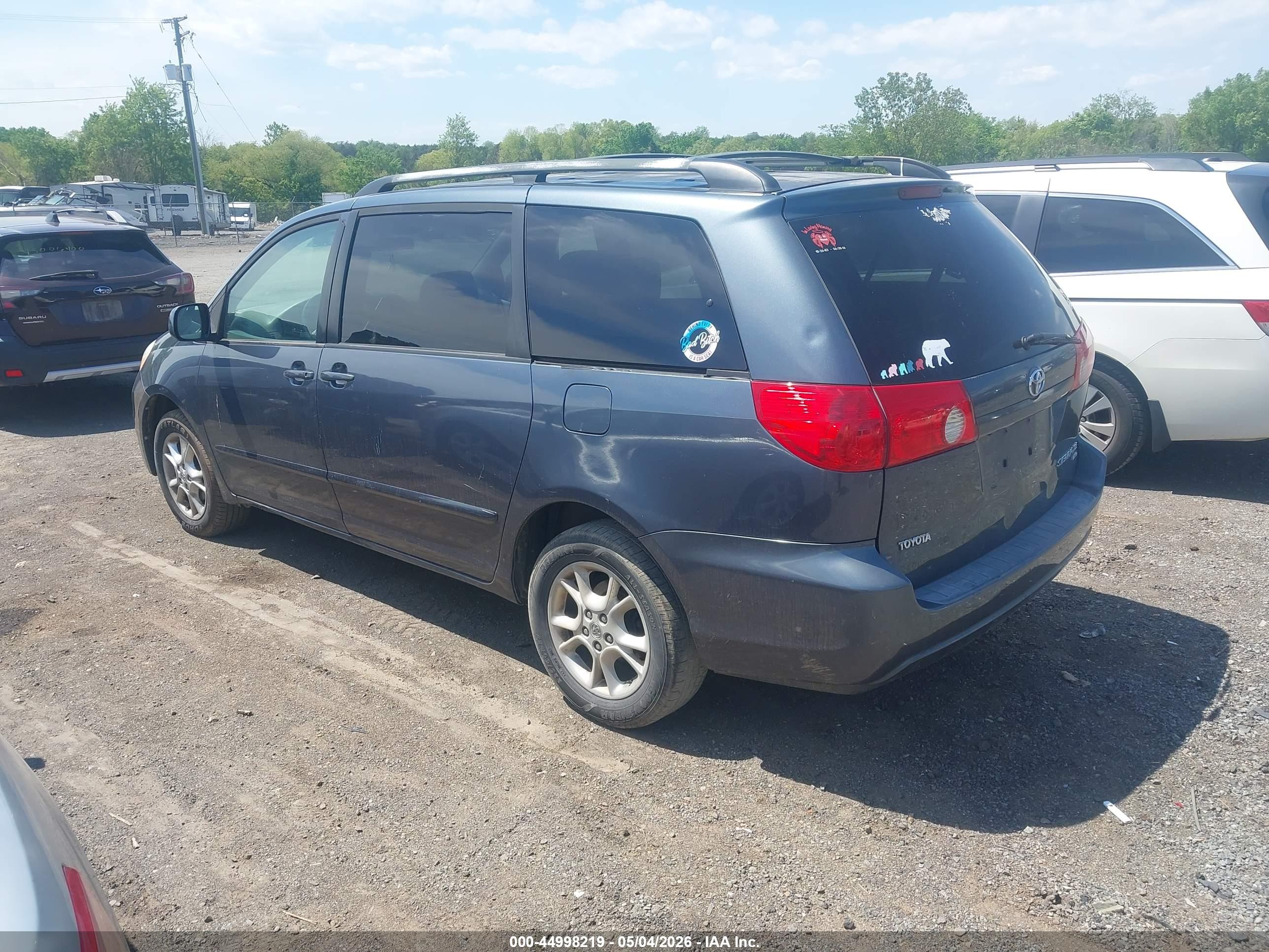 TOYOTA SIENNA image 3